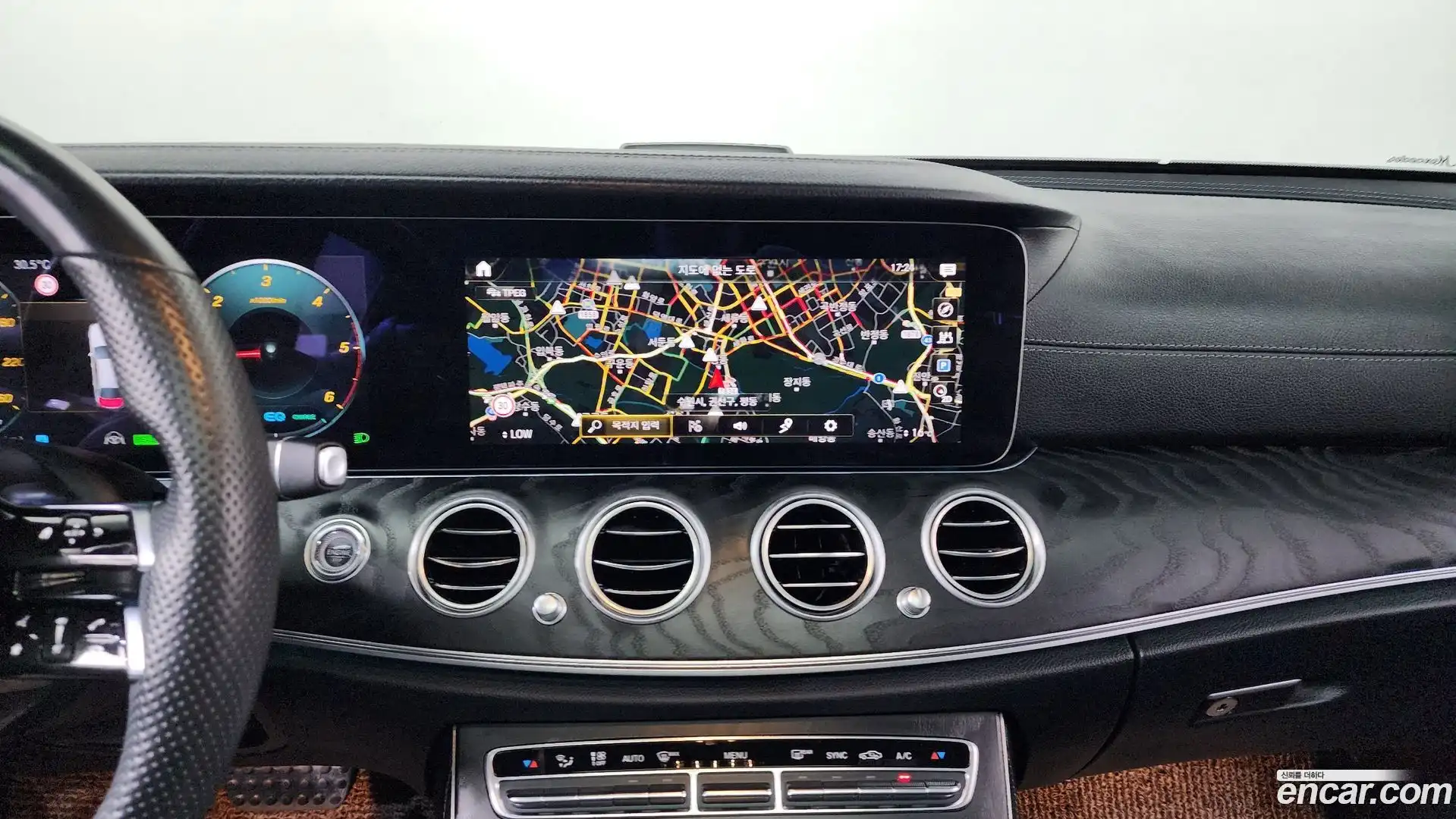 E-Class Mercedes-Benz 2022.8-OPTION-016