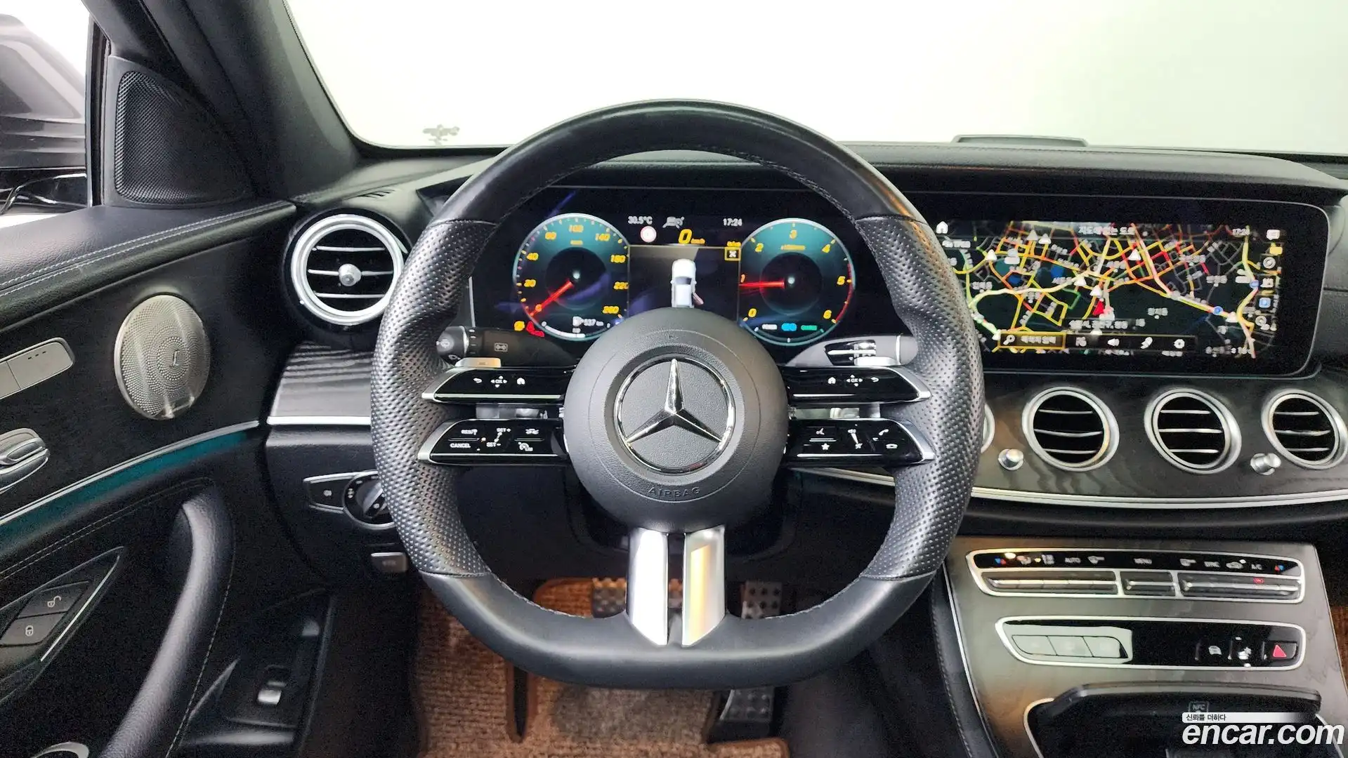 E-Class Mercedes-Benz 2022.8-OPTION-017
