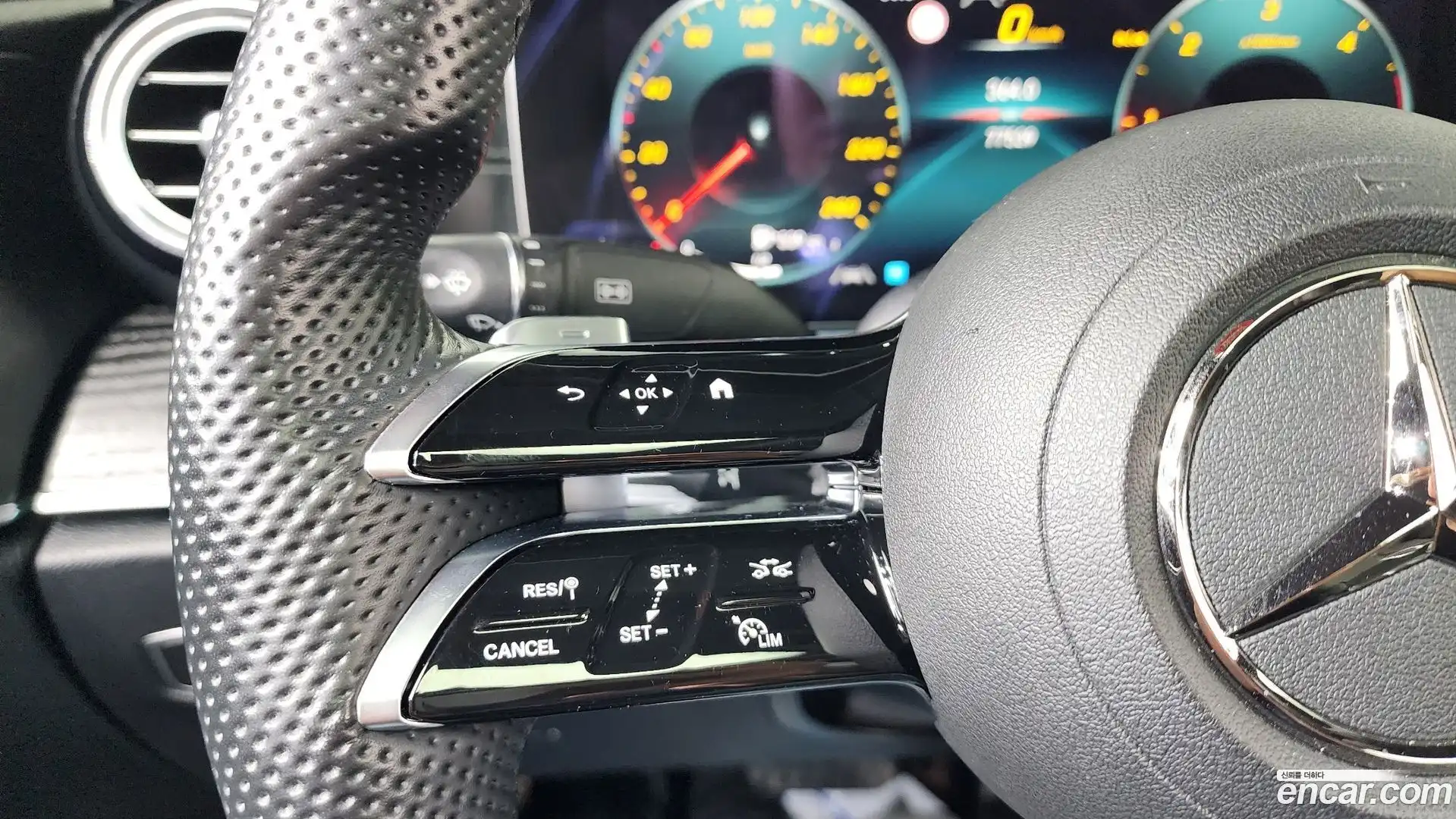 E-Class Mercedes-Benz 2022.8-OPTION-020