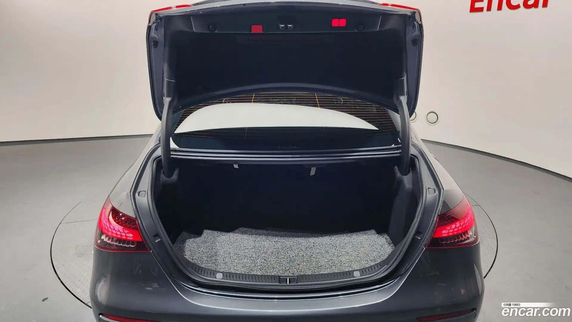 E-Class Mercedes-Benz 2022.8-OPTION-023