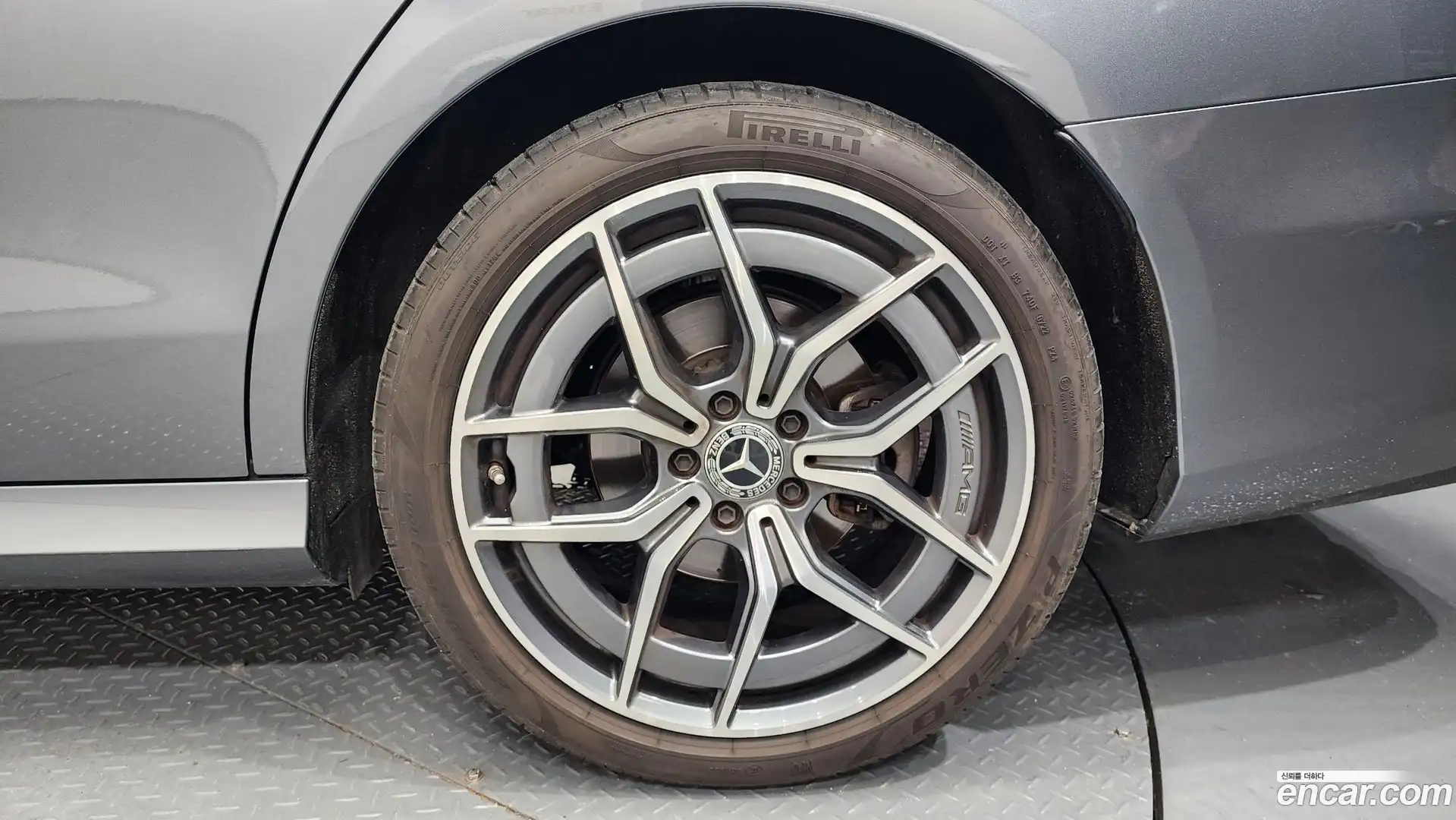 E-Class Mercedes-Benz 2022.8-OUTER-031