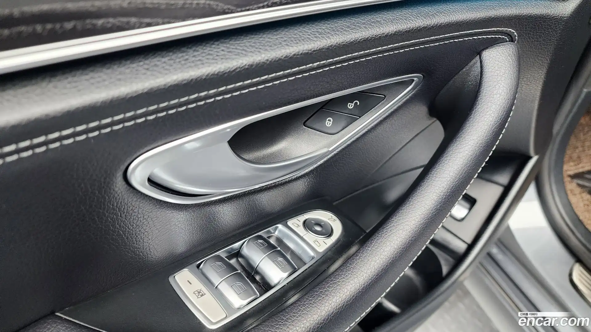 E-Class Mercedes-Benz 2022.8-OPTION-040