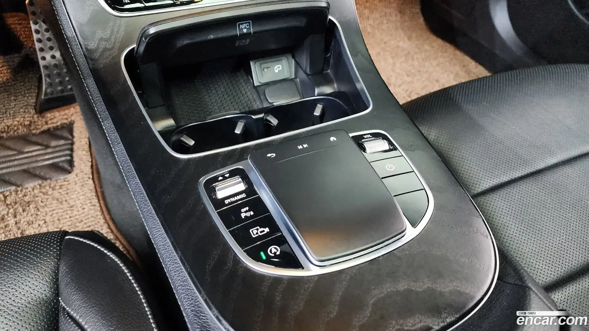 E-Class Mercedes-Benz 2022.8-OPTION-041
