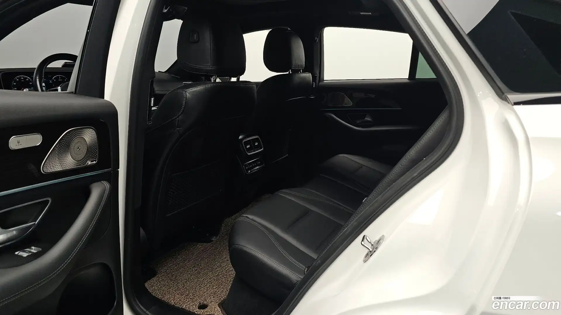 GLE-Class Mercedes-Benz 2022.3-INNER-036