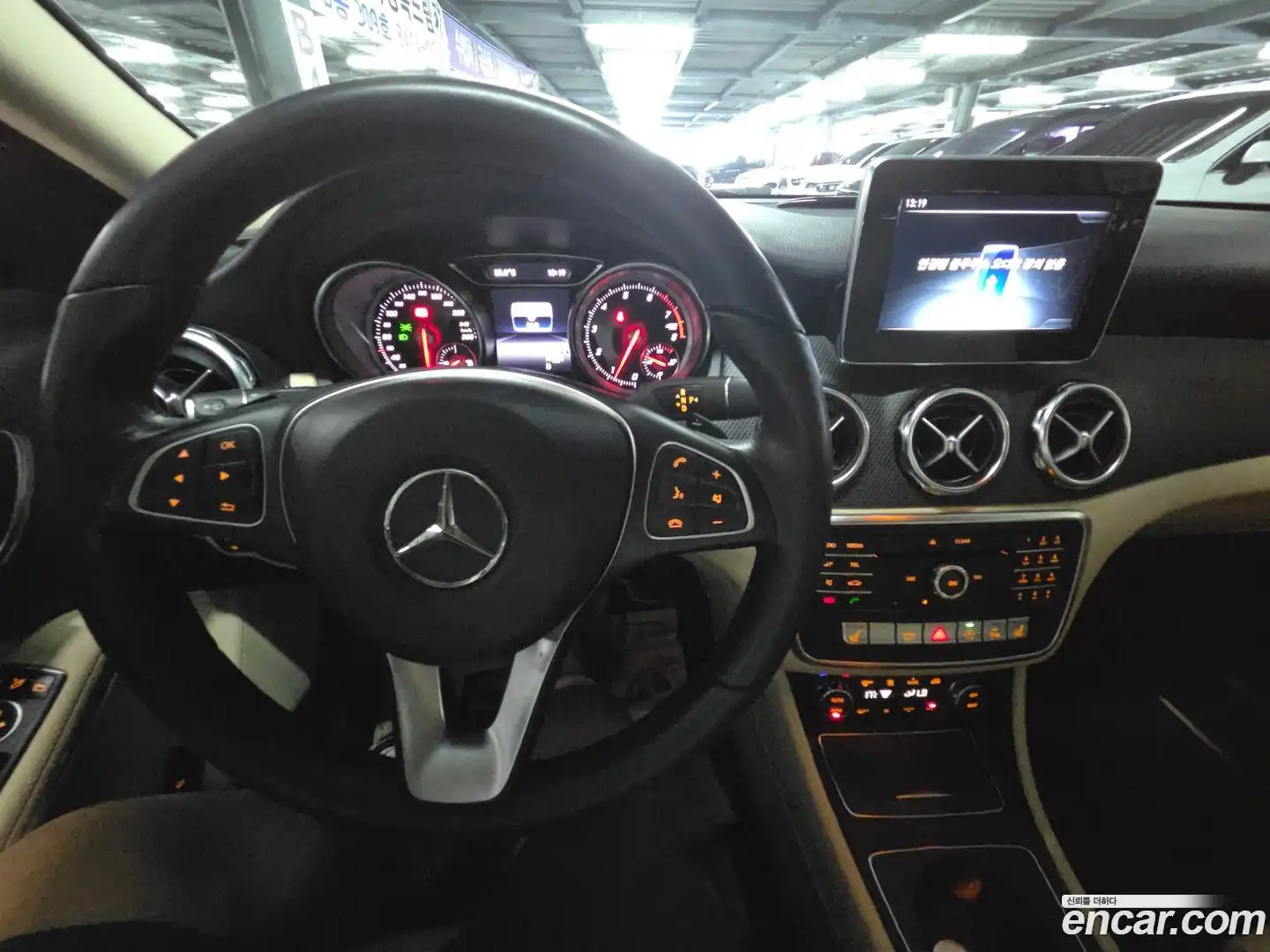 GLA-Class Mercedes-Benz 2019.7-INNER-009