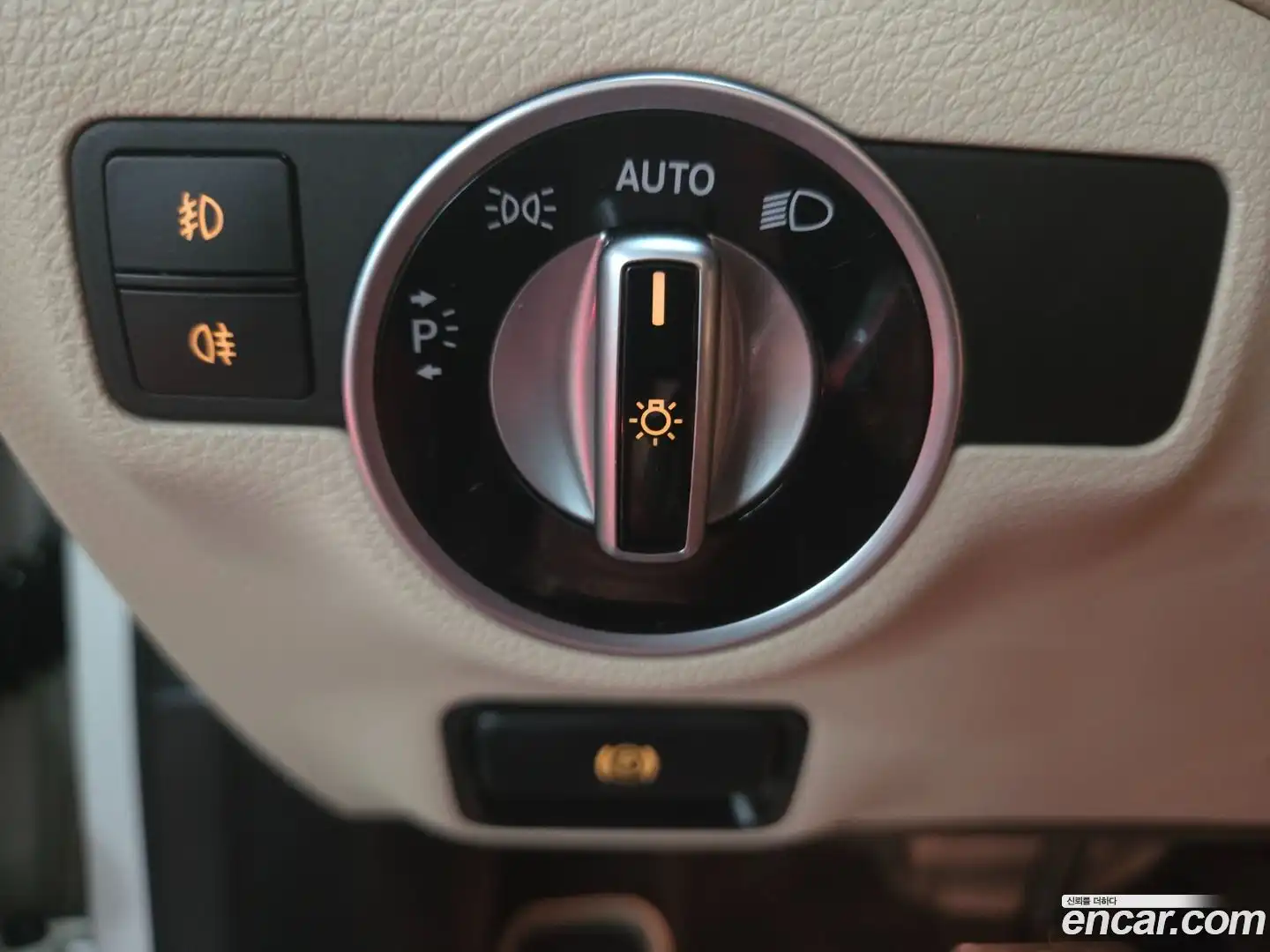 GLA-Class Mercedes-Benz 2019.7-OPTION-022