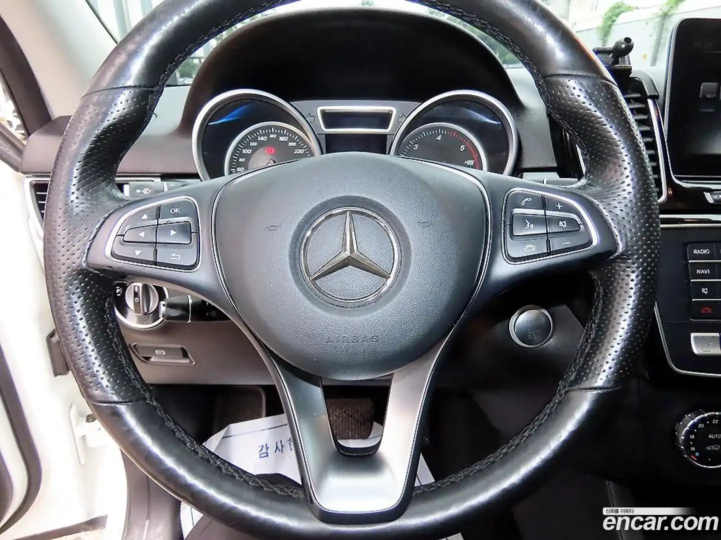 GLE-Class Mercedes-Benz 2017.3-INNER-008