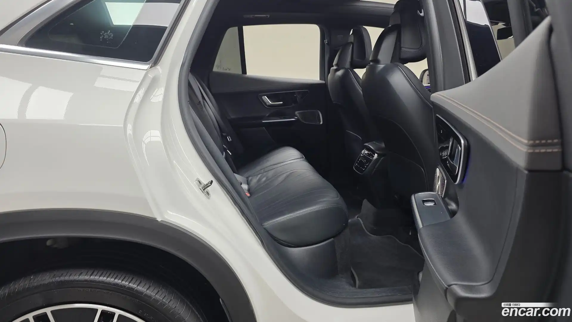 EQE Mercedes-Benz 2023.11-OPTION-015