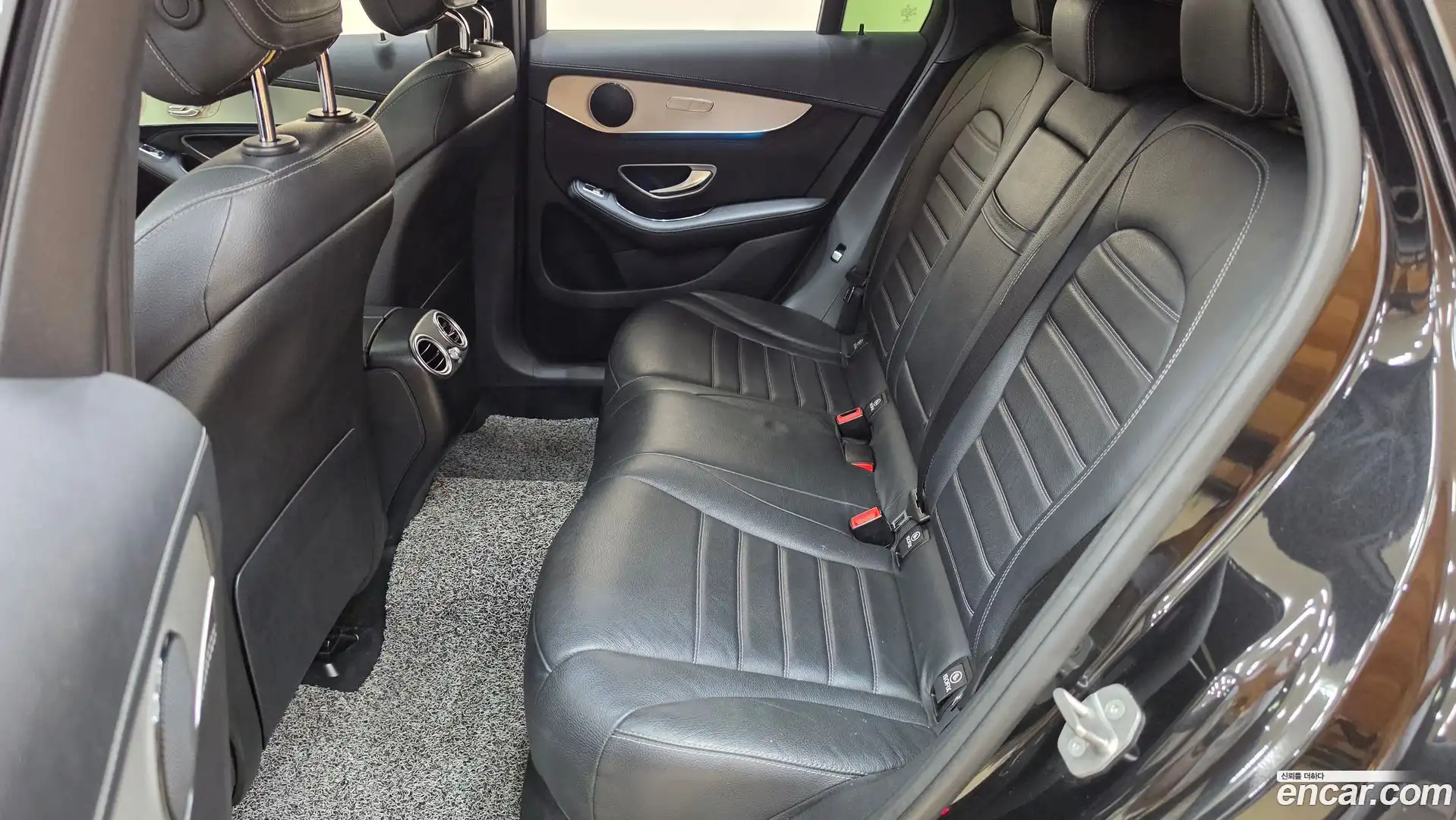 GLC-Class Mercedes-Benz 2017.11-OPTION-017