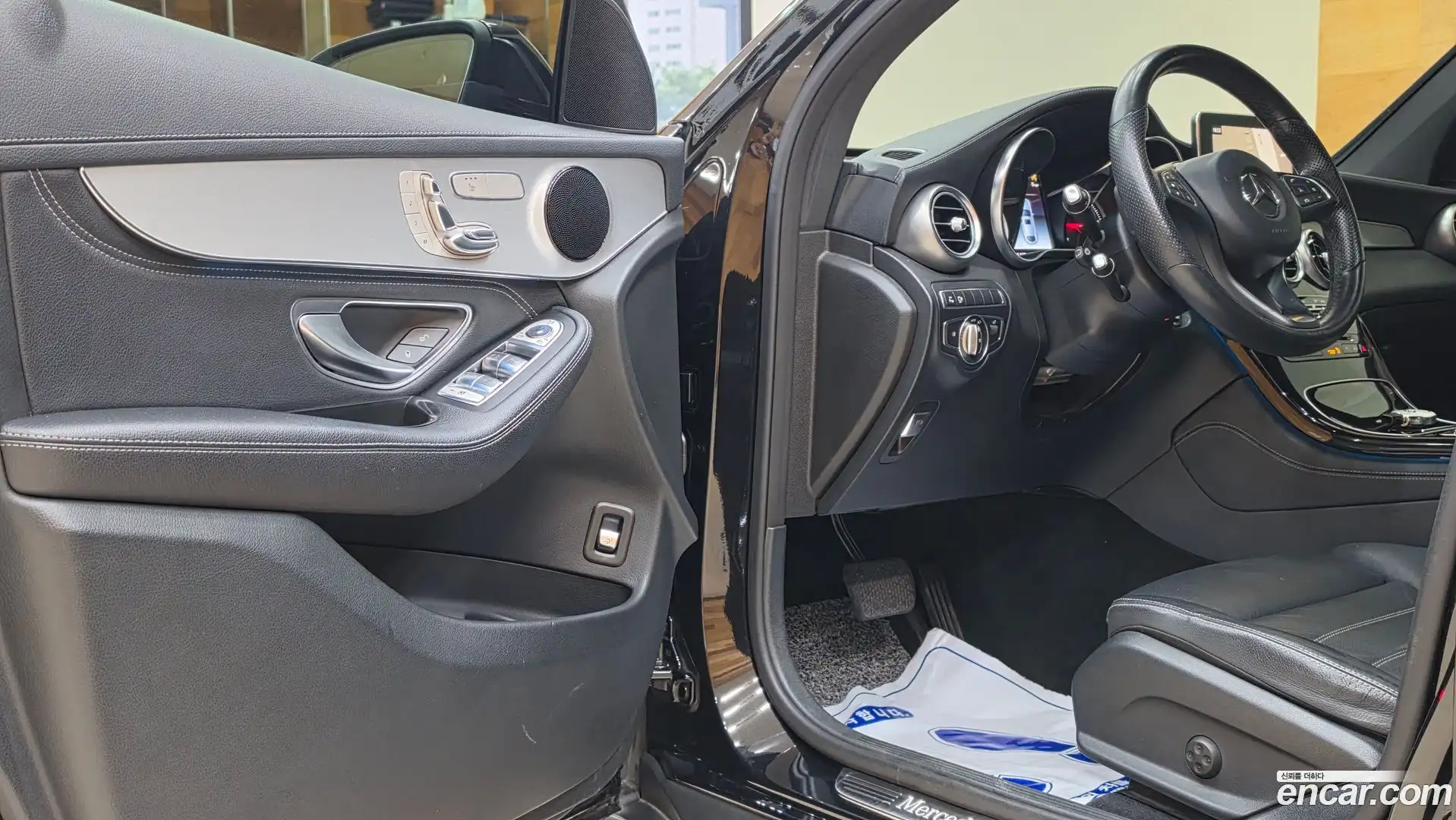 GLC-Class Mercedes-Benz 2017.11-OPTION-018