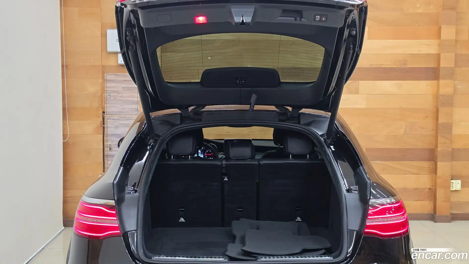 GLC-Class Mercedes-Benz 2017.11-OPTION-023