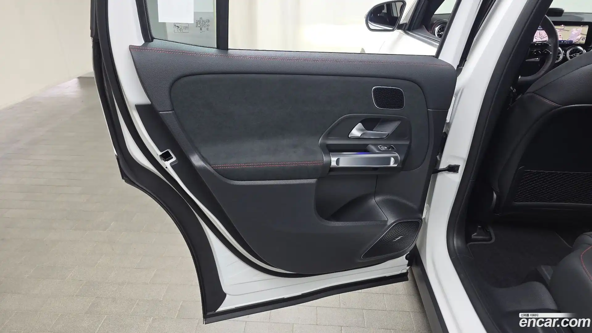 EQB Mercedes-Benz 2025.7-INNER-035