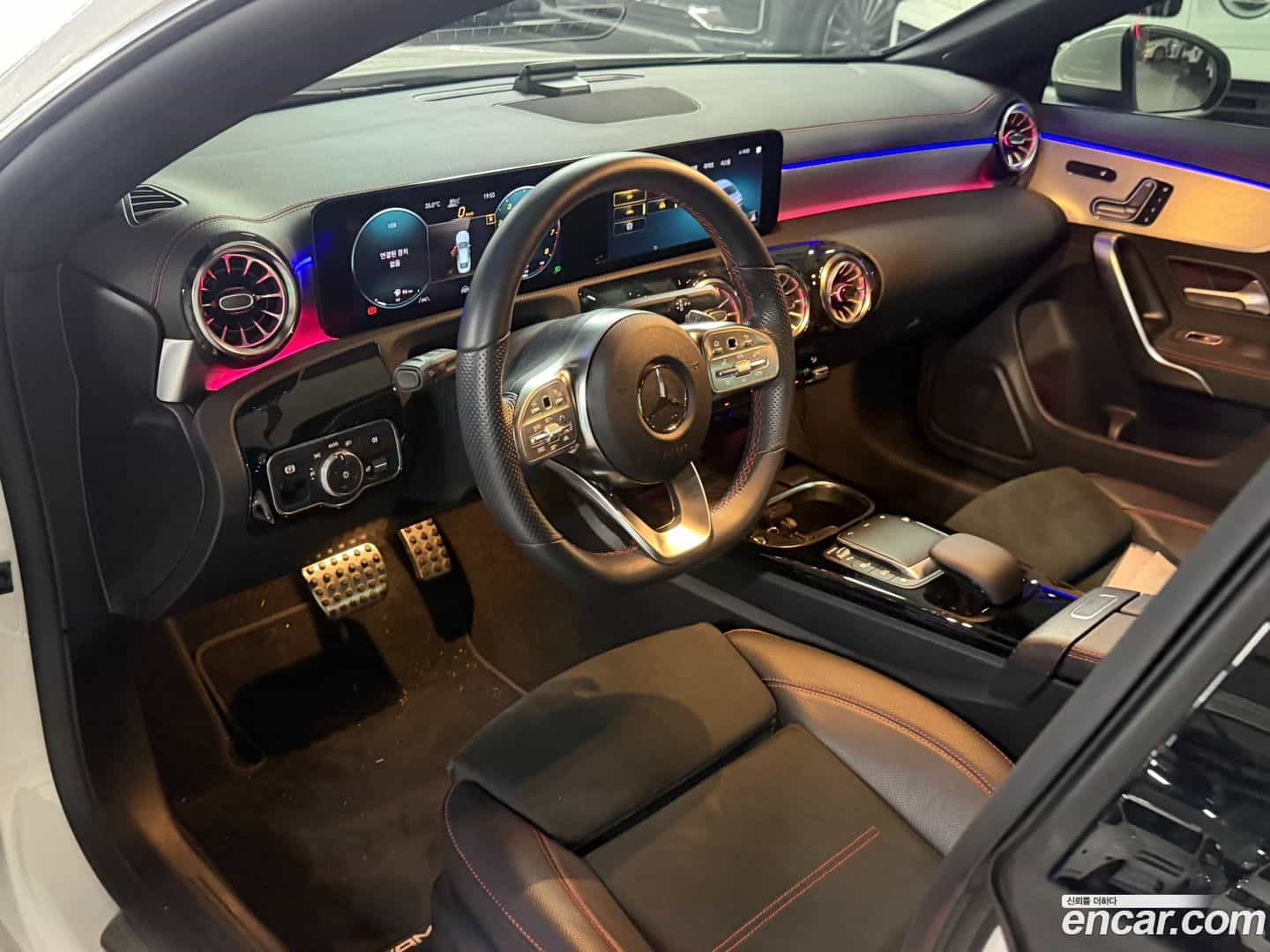 CLA-Class Mercedes-Benz 2021.10-INNER-007