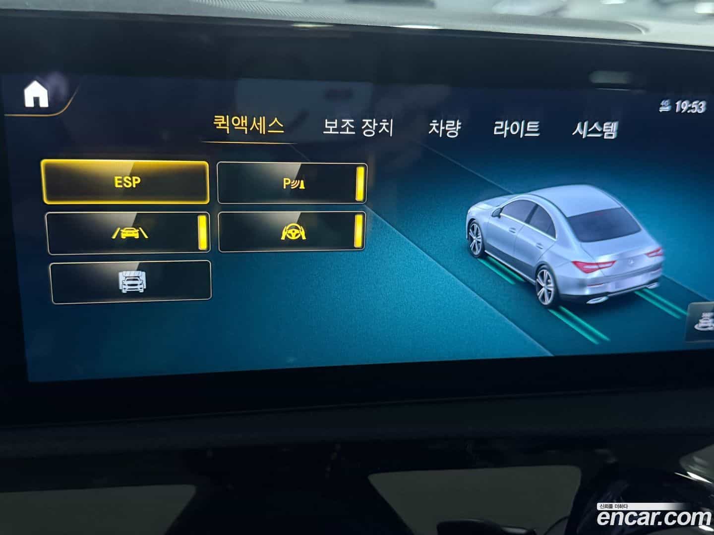 CLA-Class Mercedes-Benz 2021.10-INNER-008