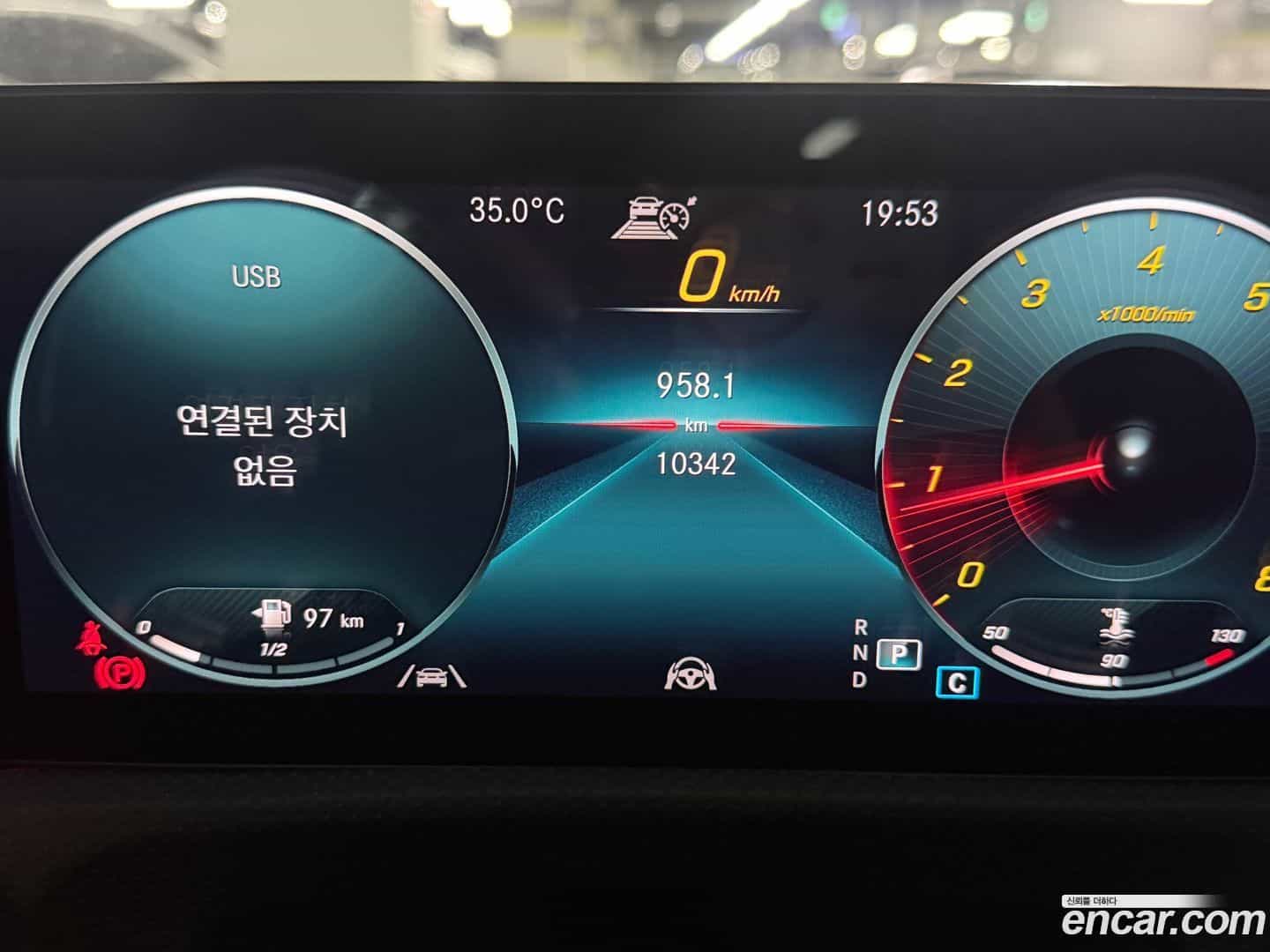 CLA-Class Mercedes-Benz 2021.10-INNER-010