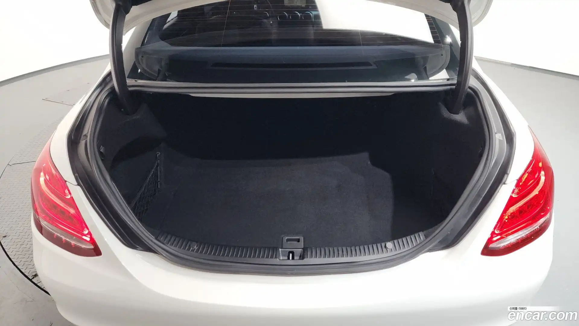 C-Class Mercedes-Benz 2018.2-OPTION-024