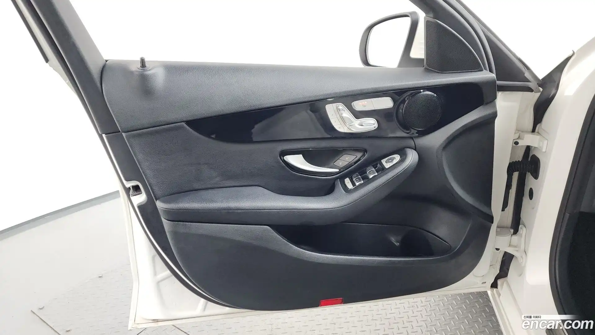 C-Class Mercedes-Benz 2018.2-INNER-034