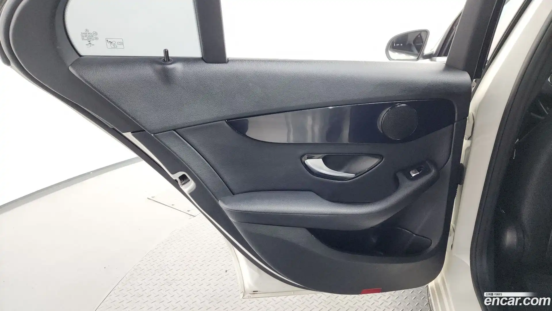 C-Class Mercedes-Benz 2018.2-INNER-035