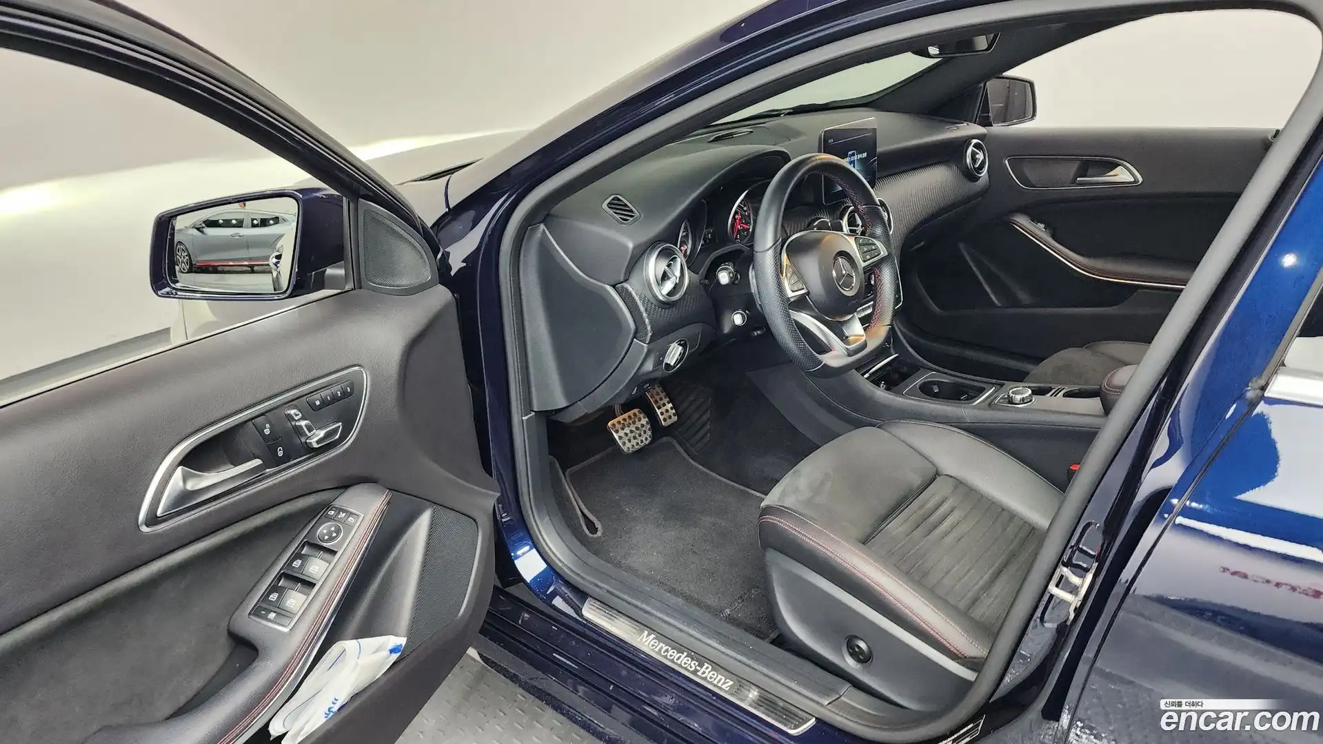 A-Class Mercedes-Benz 2018.1-INNER-010