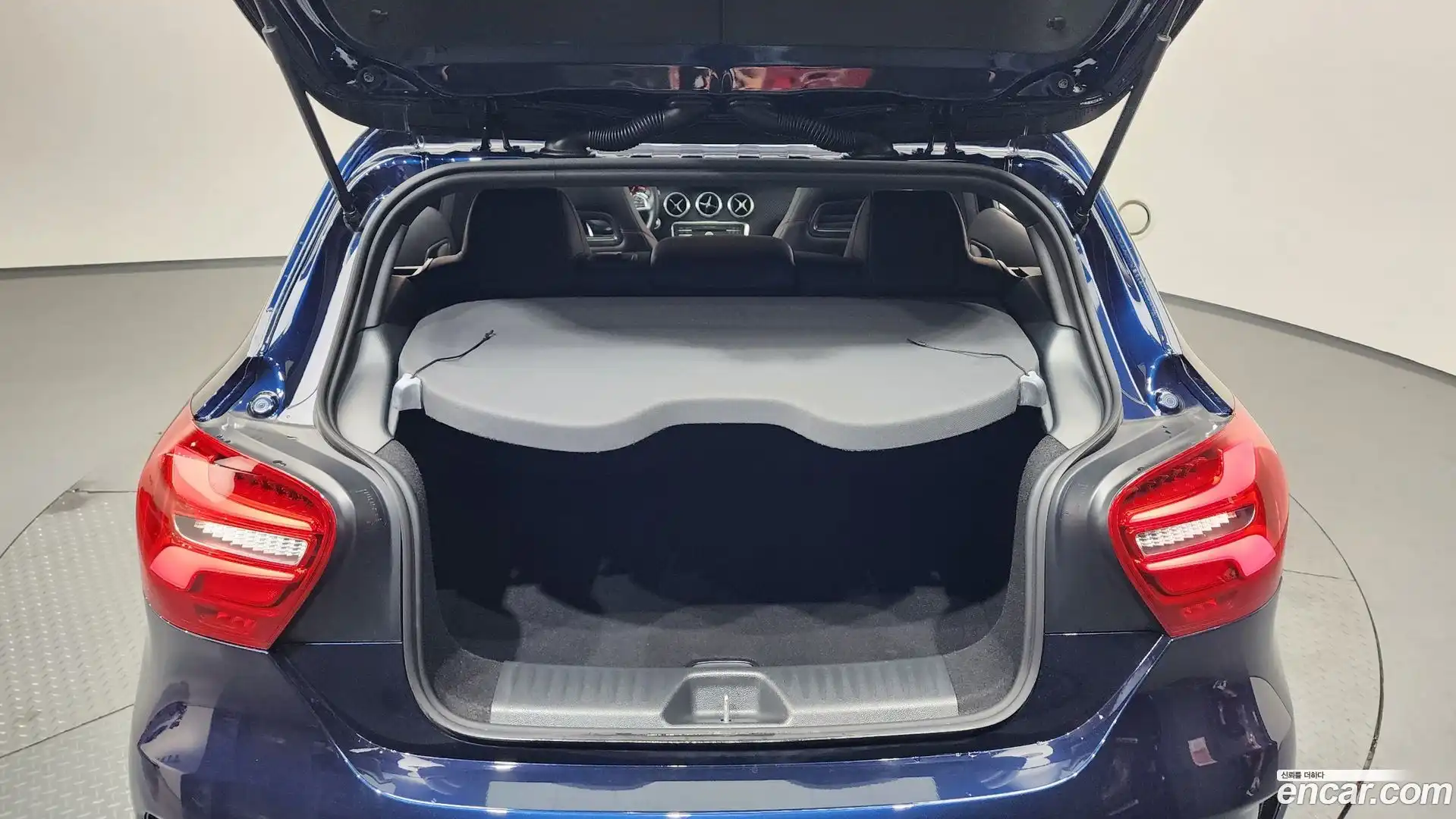 A-Class Mercedes-Benz 2018.1-OPTION-021