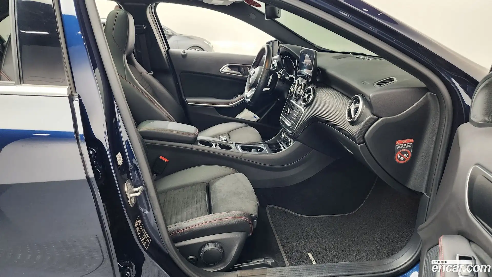 A-Class Mercedes-Benz 2018.1-INNER-036