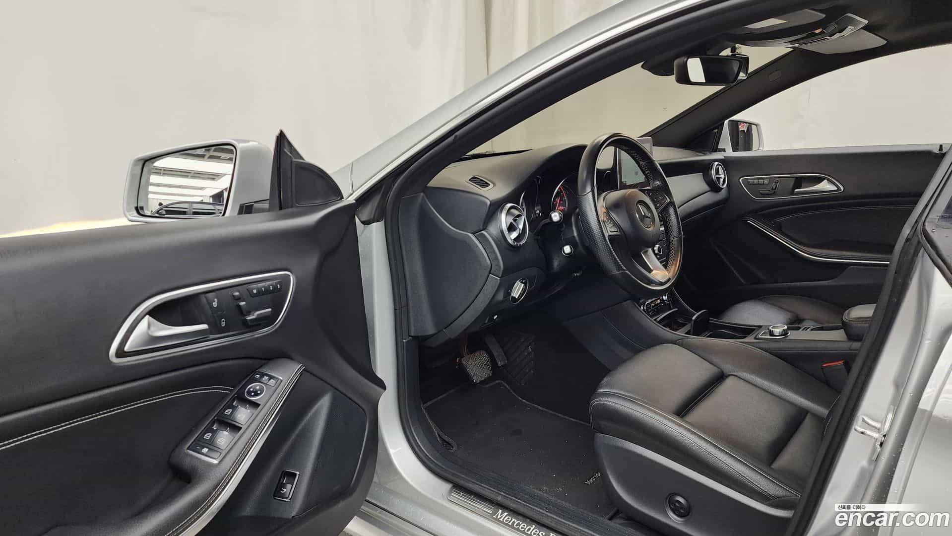 CLA-Class Mercedes-Benz 2016.5-INNER-010