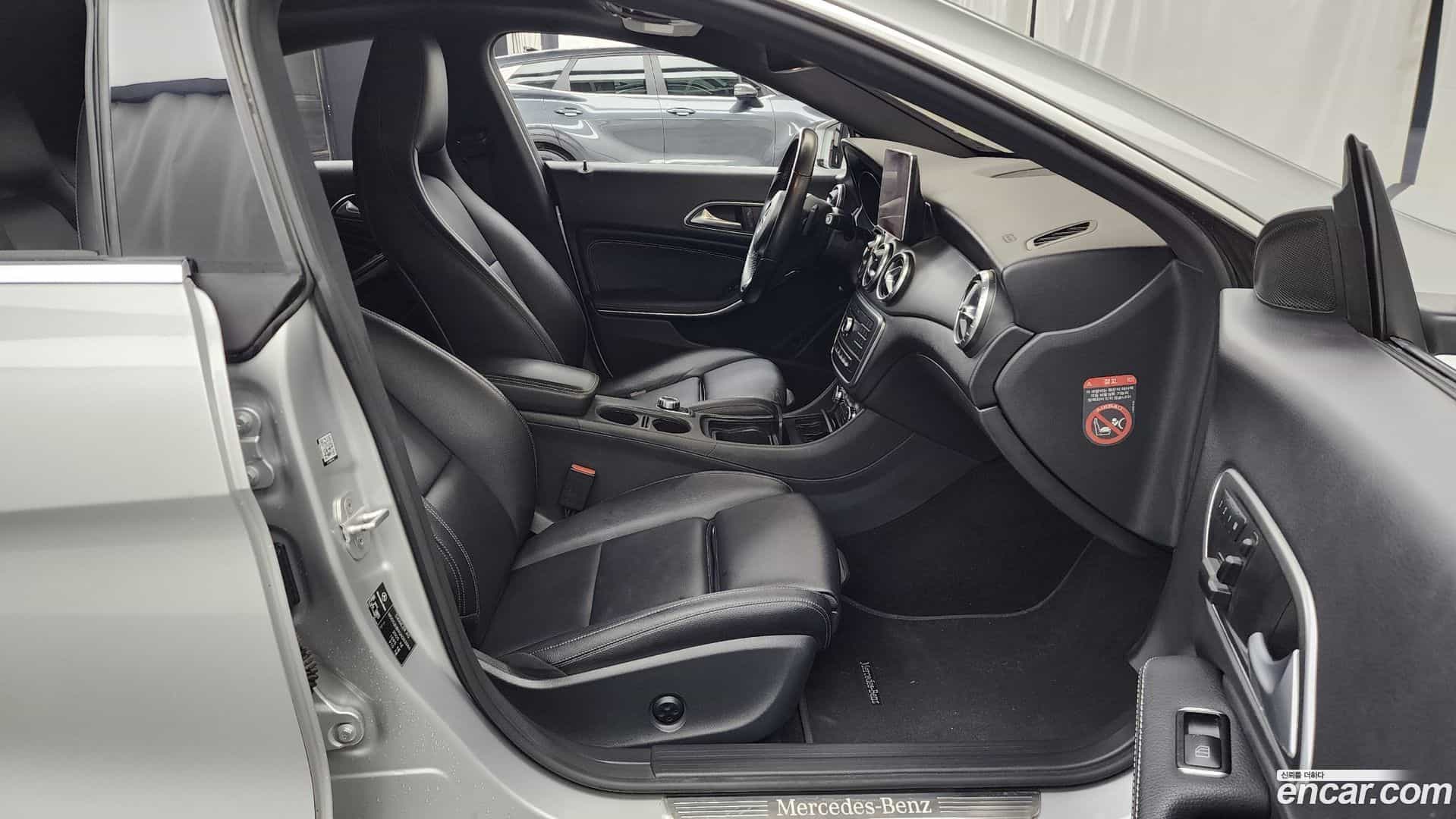 CLA-Class Mercedes-Benz 2016.5-OPTION-015
