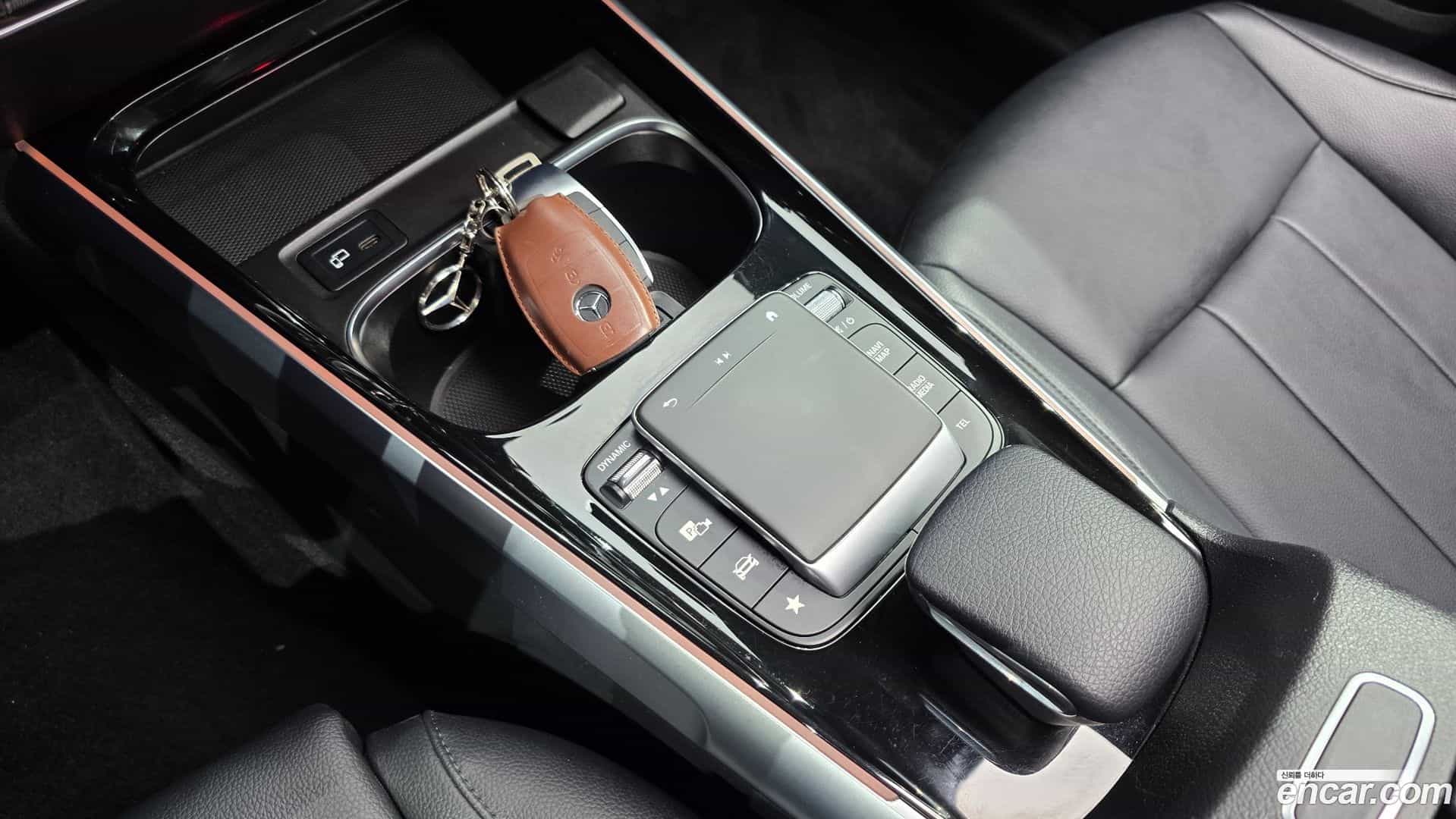 GLB-Class Mercedes-Benz 2022.3-OPTION-042