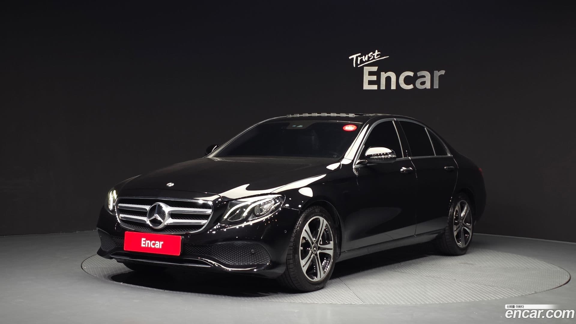 Main__Slider__Photo:E-Class Mercedes-Benz 2018.2-0