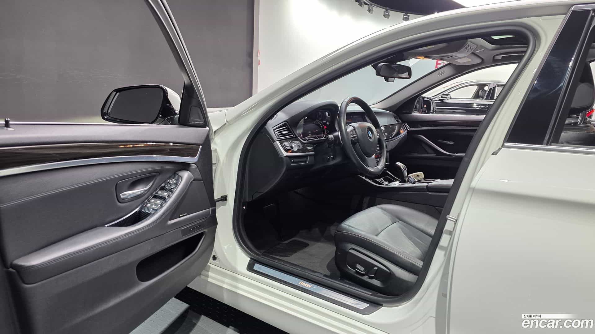 5-Series BMW 2014.2-INNER-010