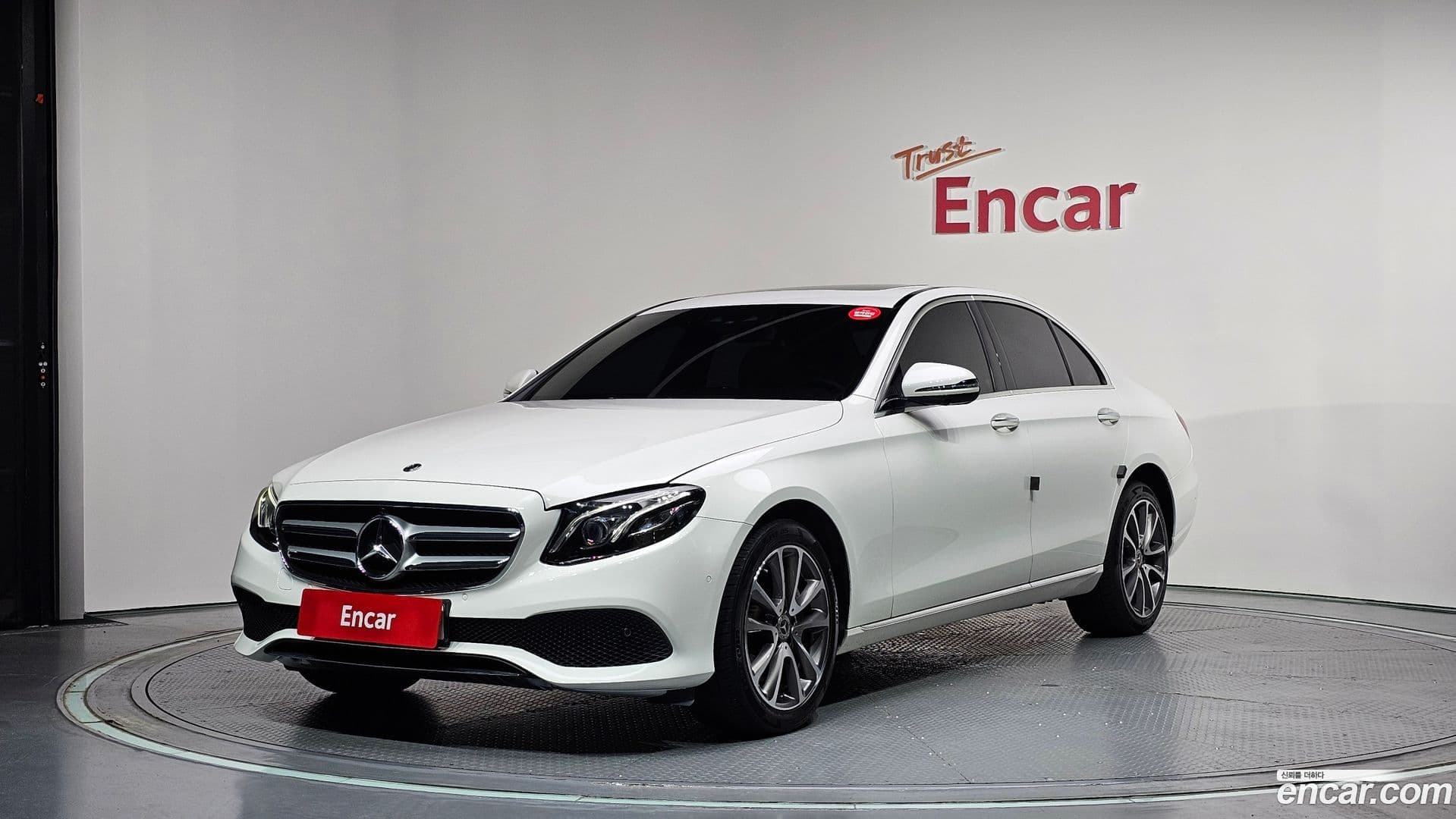 Main__Slider__Photo:E-Class Mercedes-Benz 2019.3-0