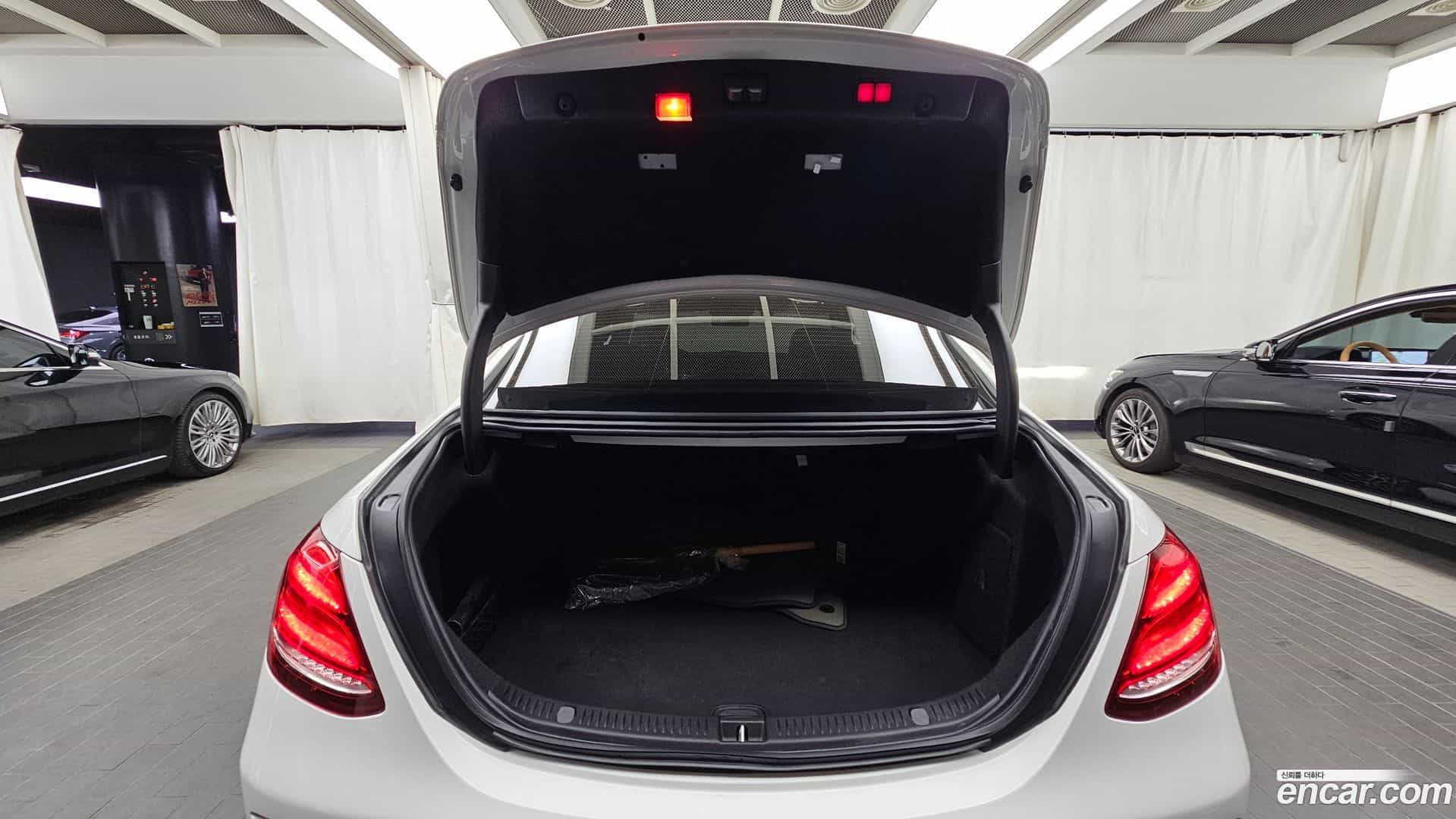 E-Class Mercedes-Benz 2019.3-OPTION-024