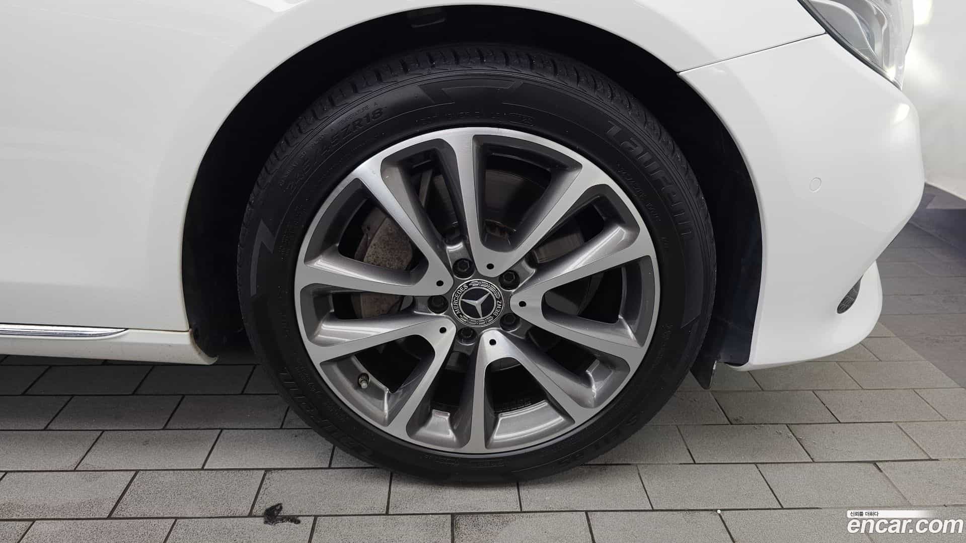 E-Class Mercedes-Benz 2019.3-OUTER-031
