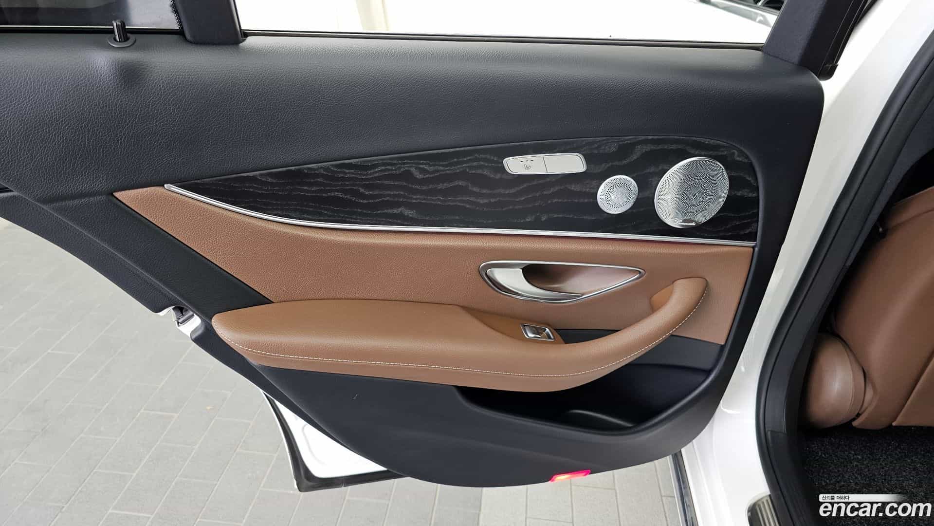 E-Class Mercedes-Benz 2019.3-INNER-035