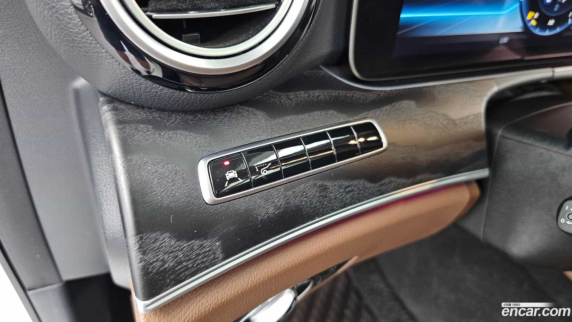 E-Class Mercedes-Benz 2019.3-OPTION-041