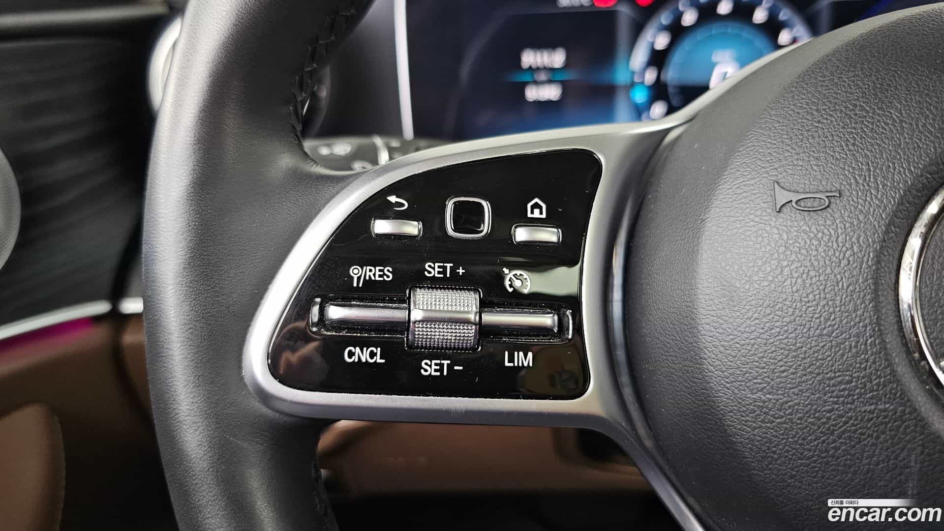 E-Class Mercedes-Benz 2019.3-OPTION-046
