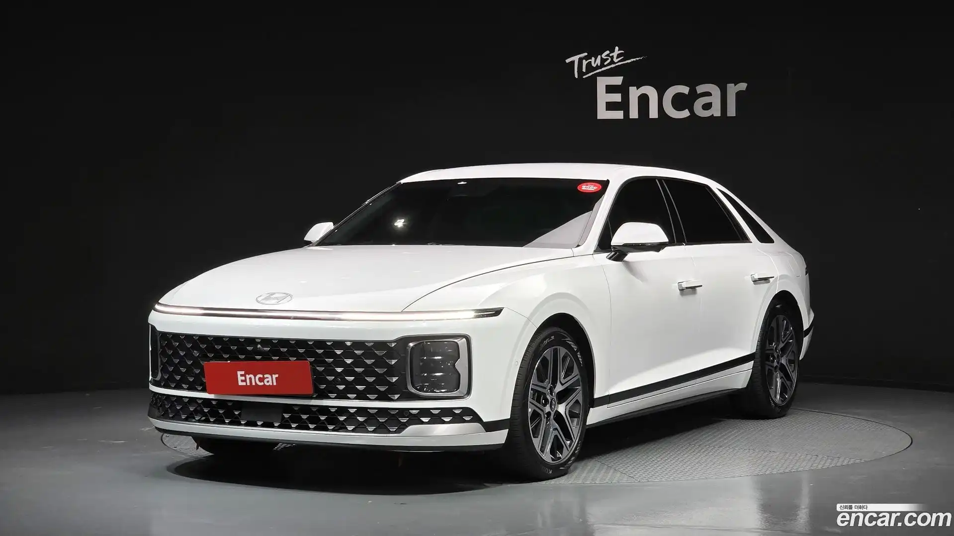 Grandeur Hyundai 2023.9-OUTER-001