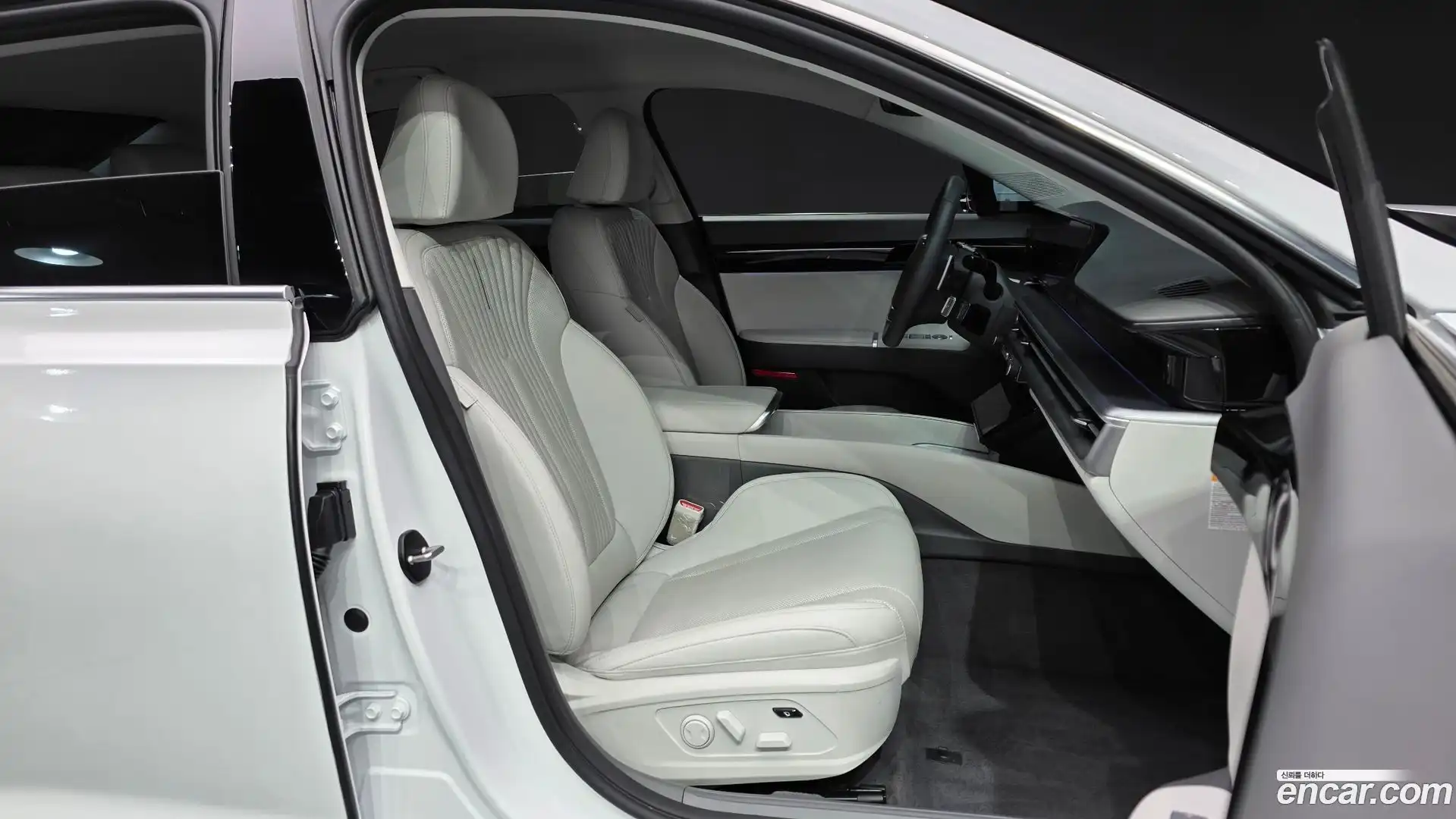 Grandeur Hyundai 2023.9-INNER-036
