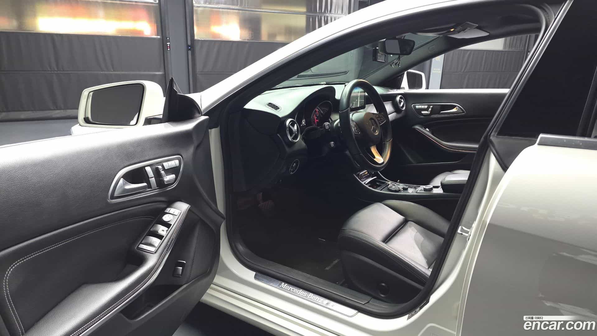 CLA-Class Mercedes-Benz 2016.4-INNER-010