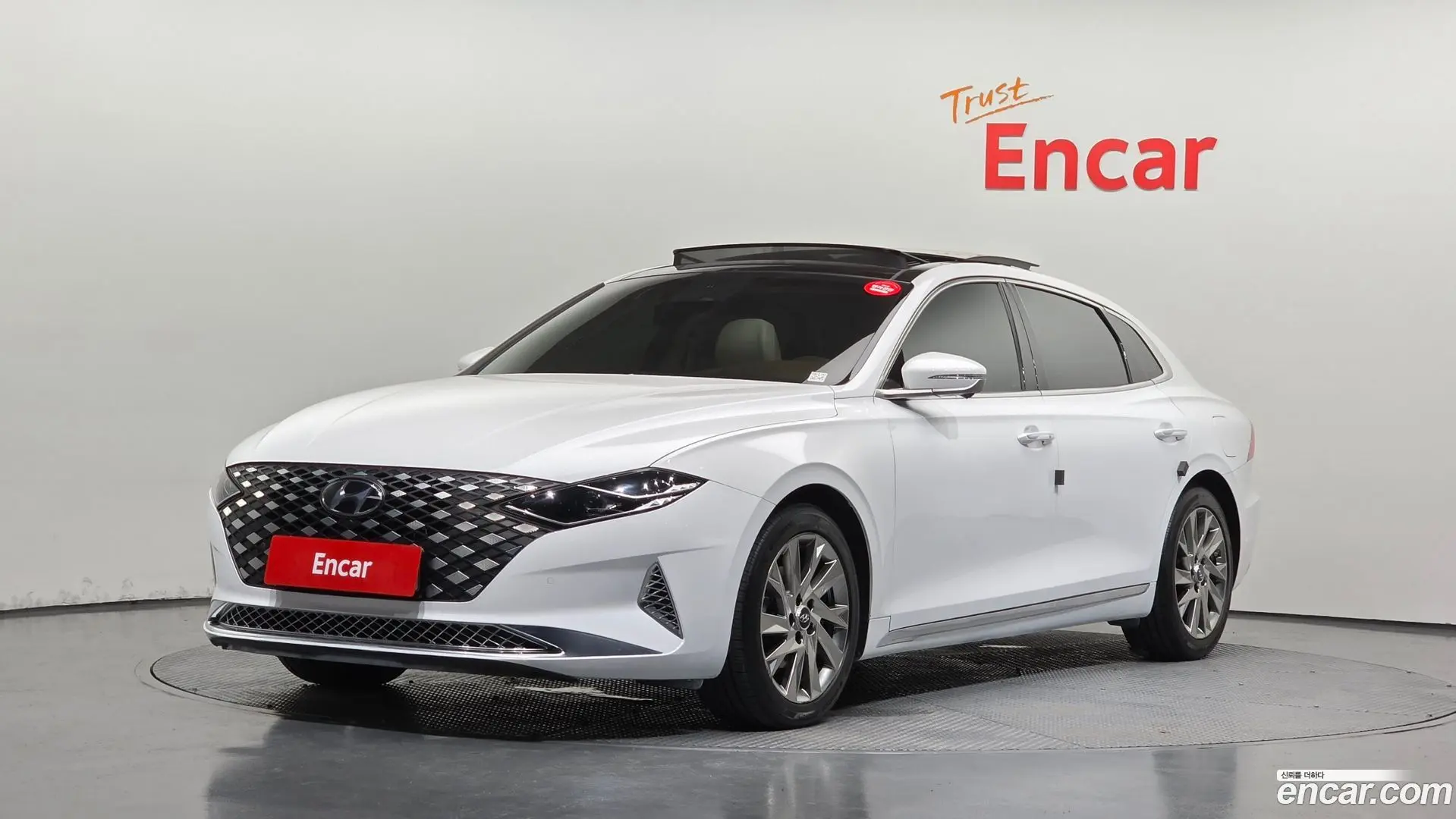 Main__Slider__Photo:Grandeur Hyundai 2021.4-0
