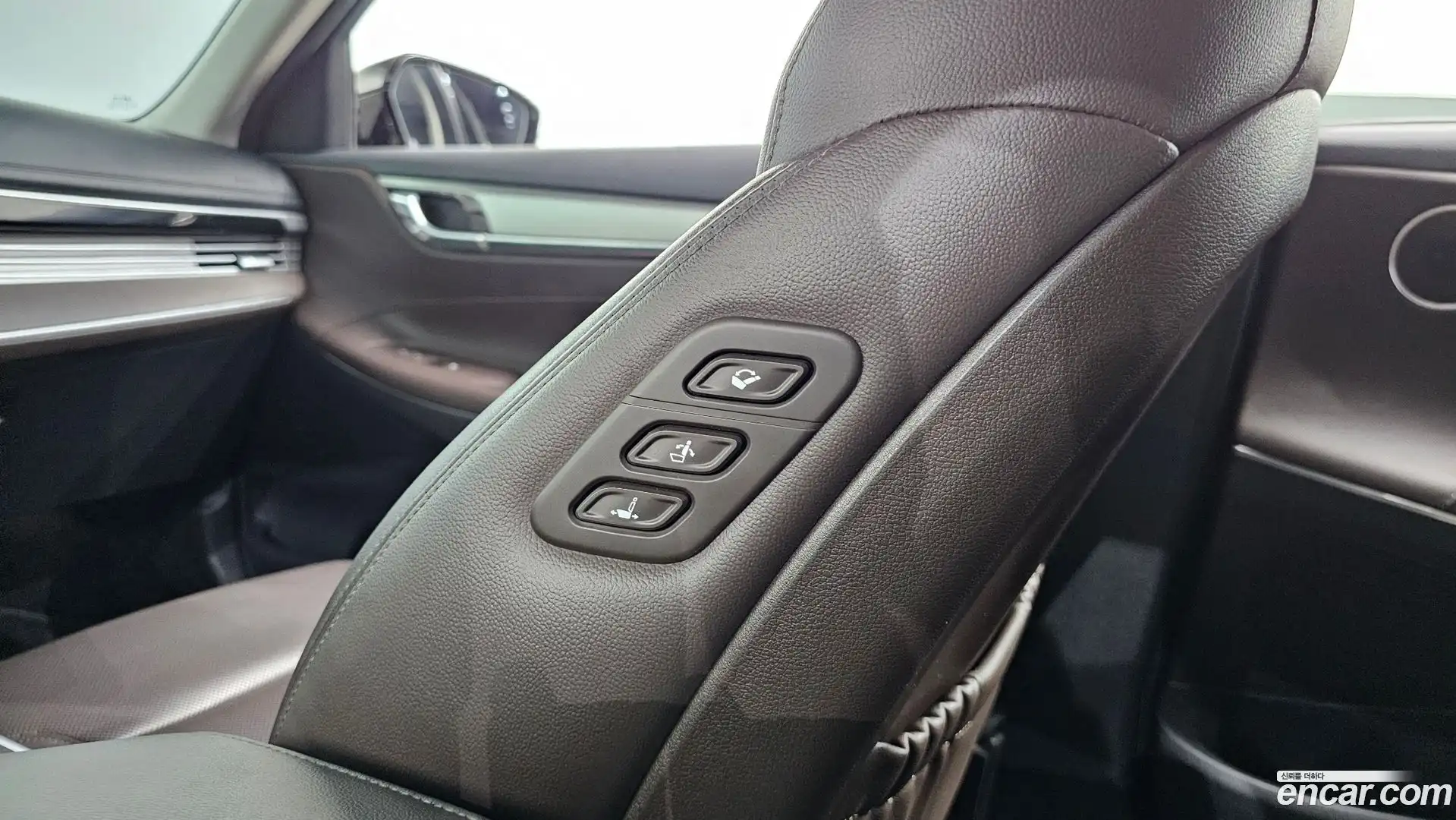 Grandeur Hyundai 2022.5-OPTION-041