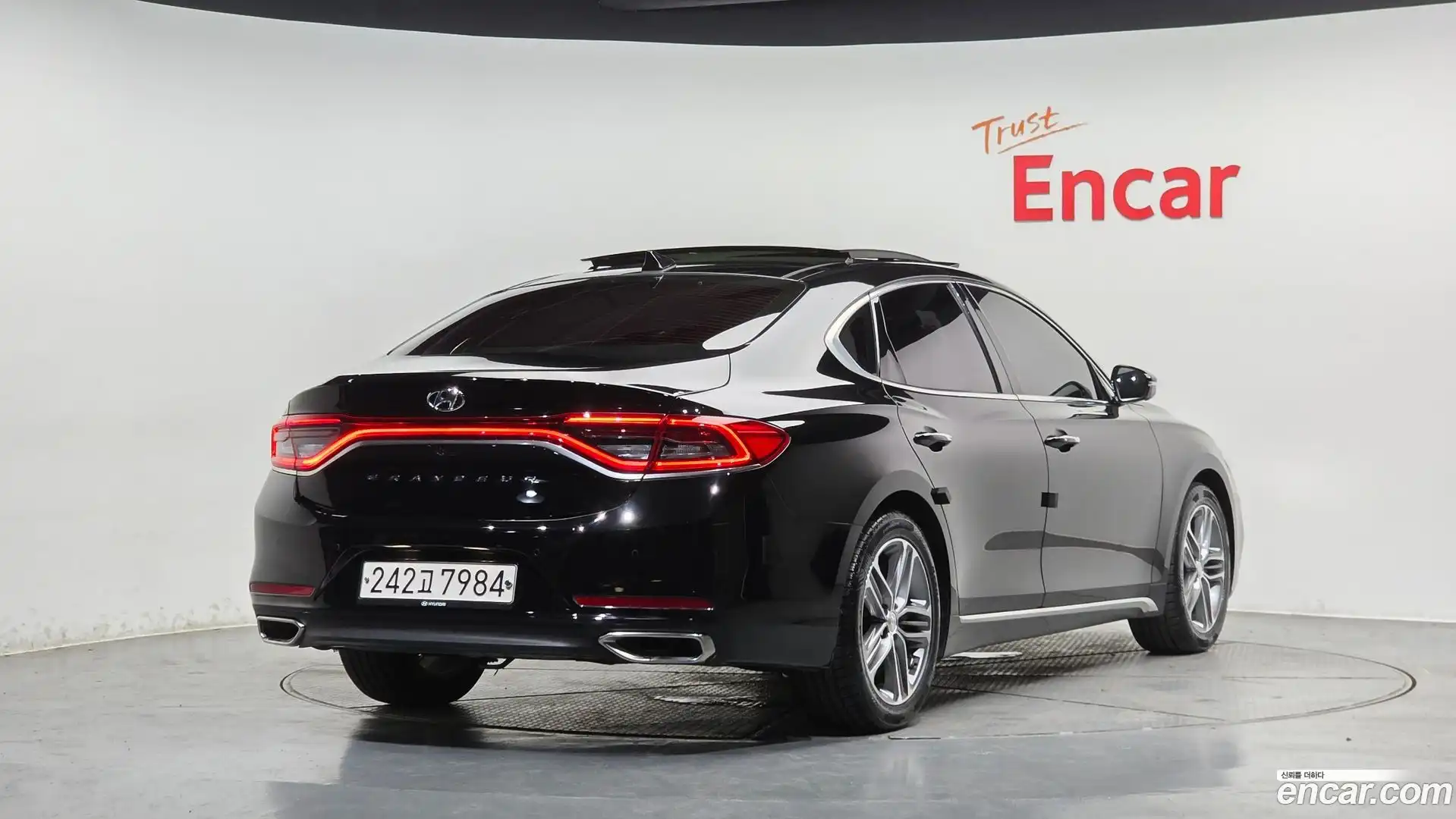 Grandeur Hyundai 2018.1-OUTER-002