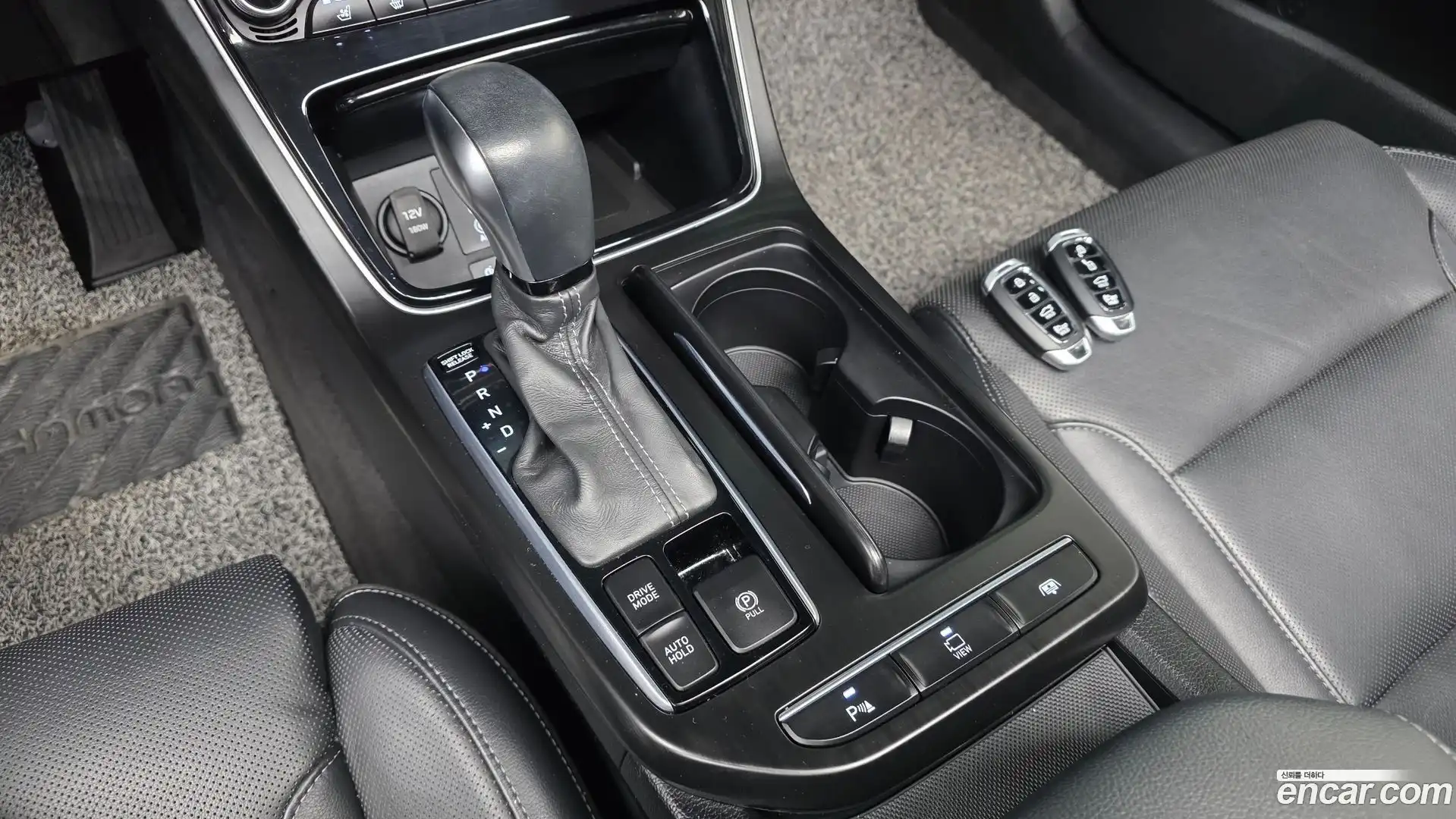 Grandeur Hyundai 2018.1-INNER-009