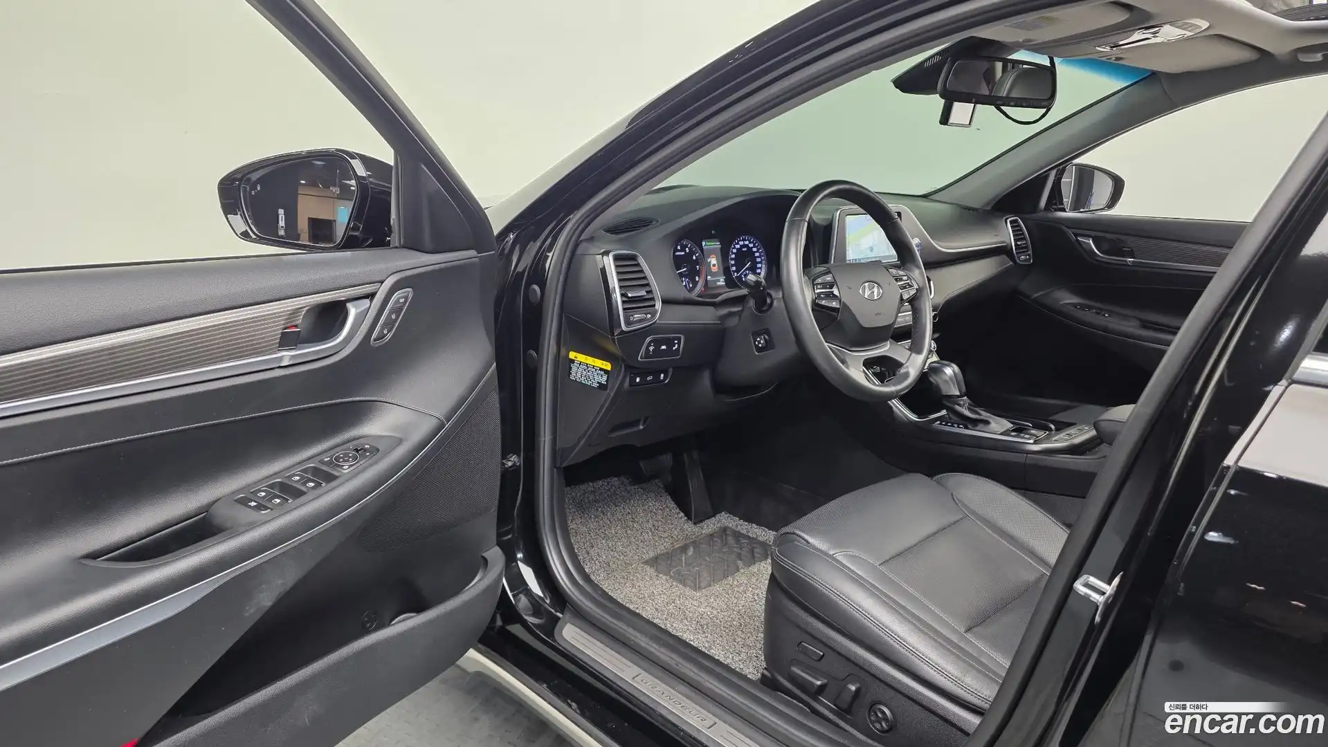 Grandeur Hyundai 2018.1-INNER-010