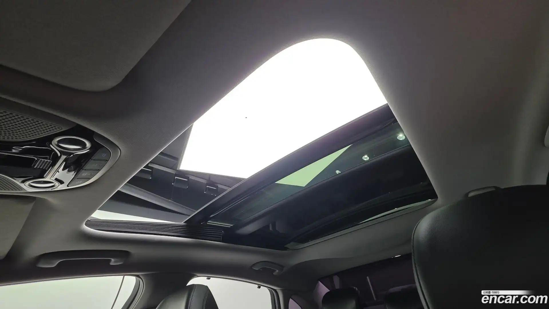 Grandeur Hyundai 2018.1-OPTION-023