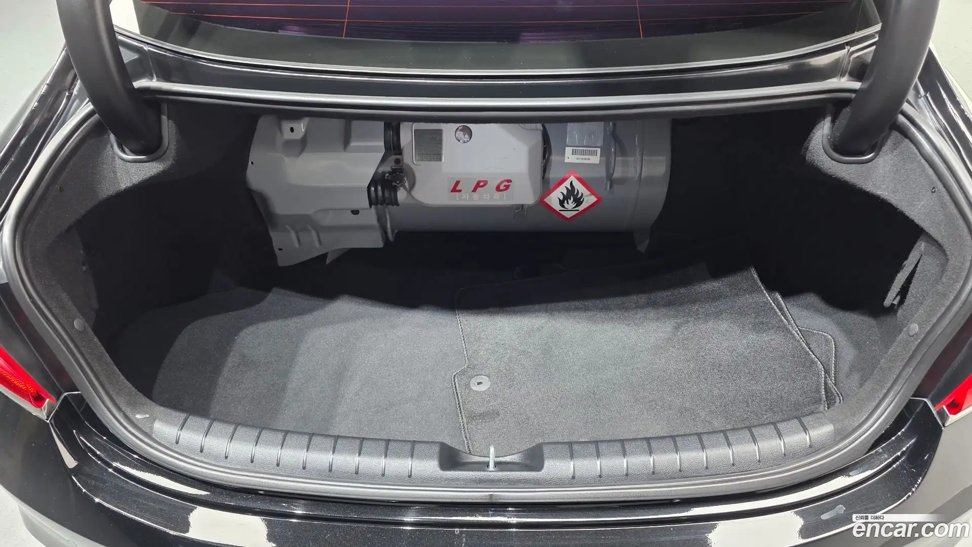 Grandeur Hyundai 2018.1-OPTION-024