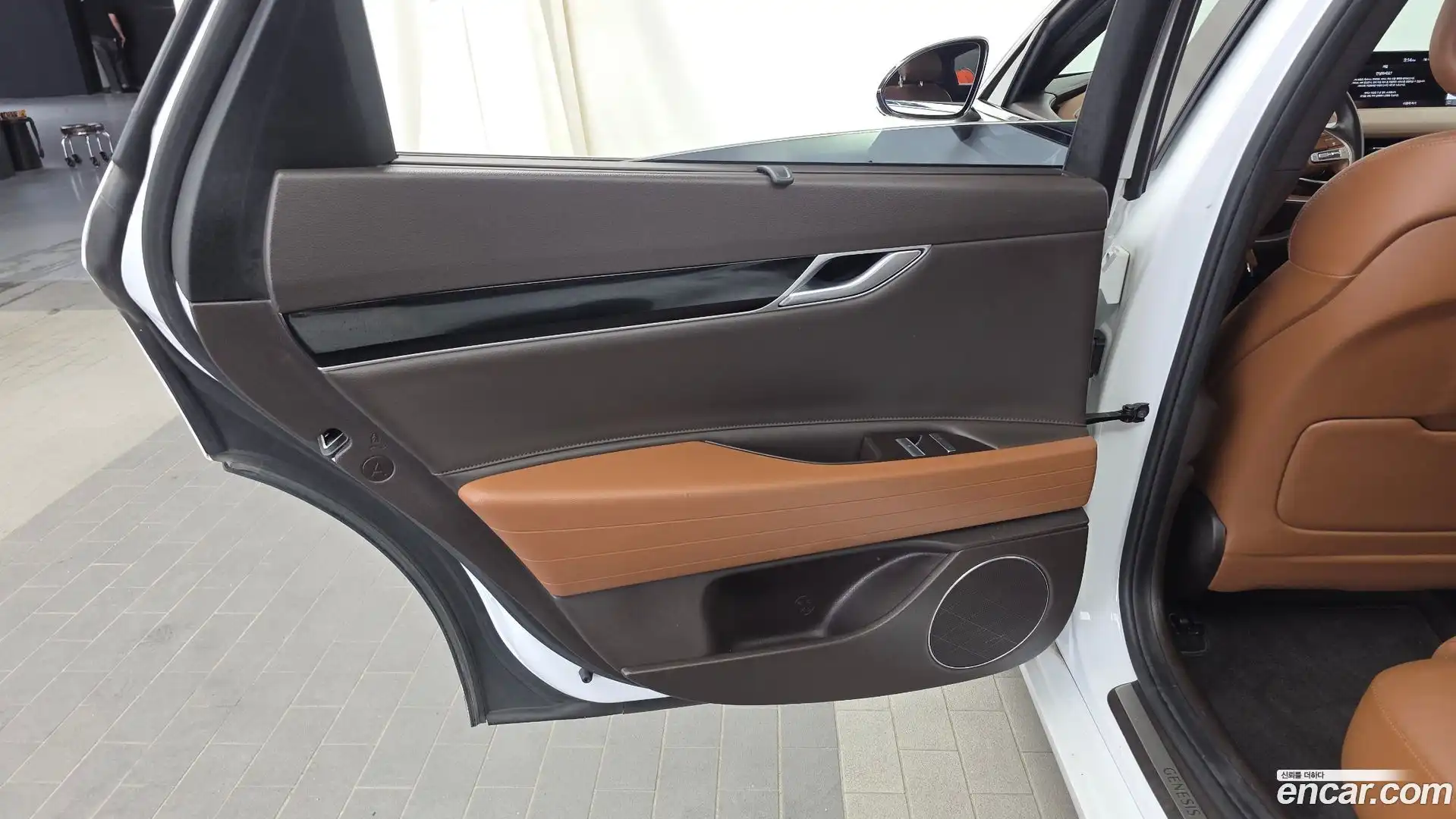 G80 Genesis 2021.1-INNER-035