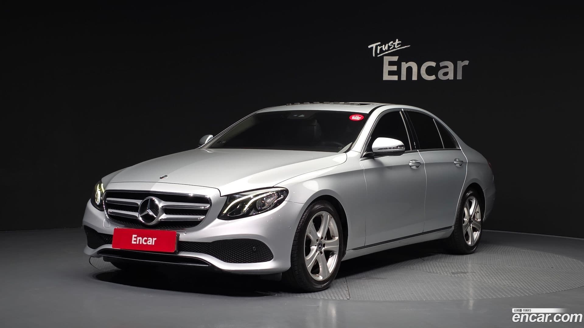 Main__Slider__Photo:E-Class Mercedes-Benz 2018.6-0