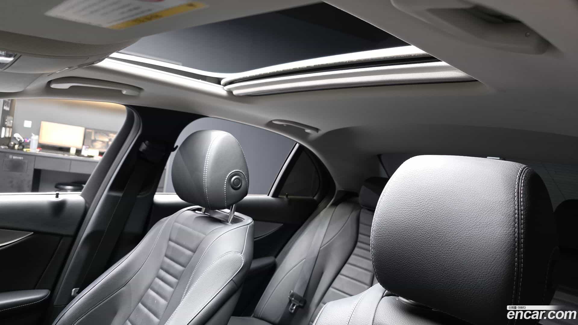 E-Class Mercedes-Benz 2018.6-OPTION-023