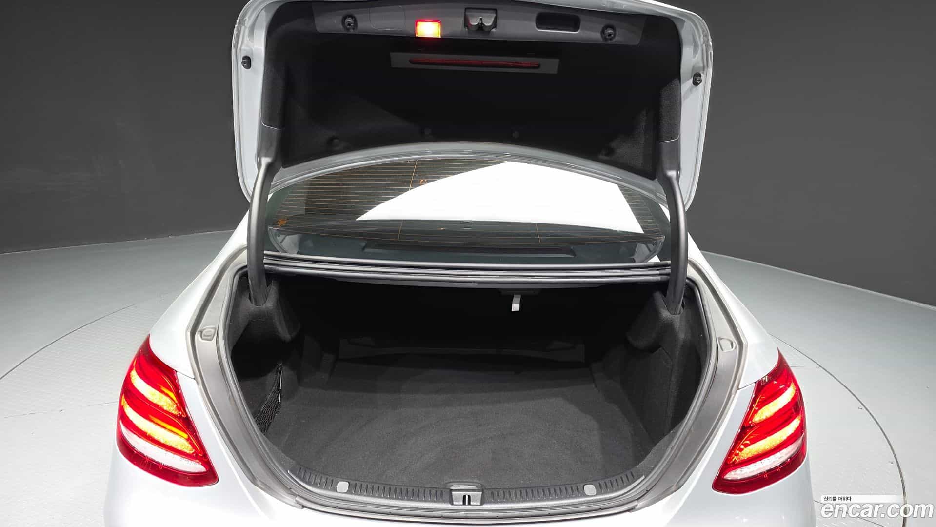 E-Class Mercedes-Benz 2018.6-OPTION-024